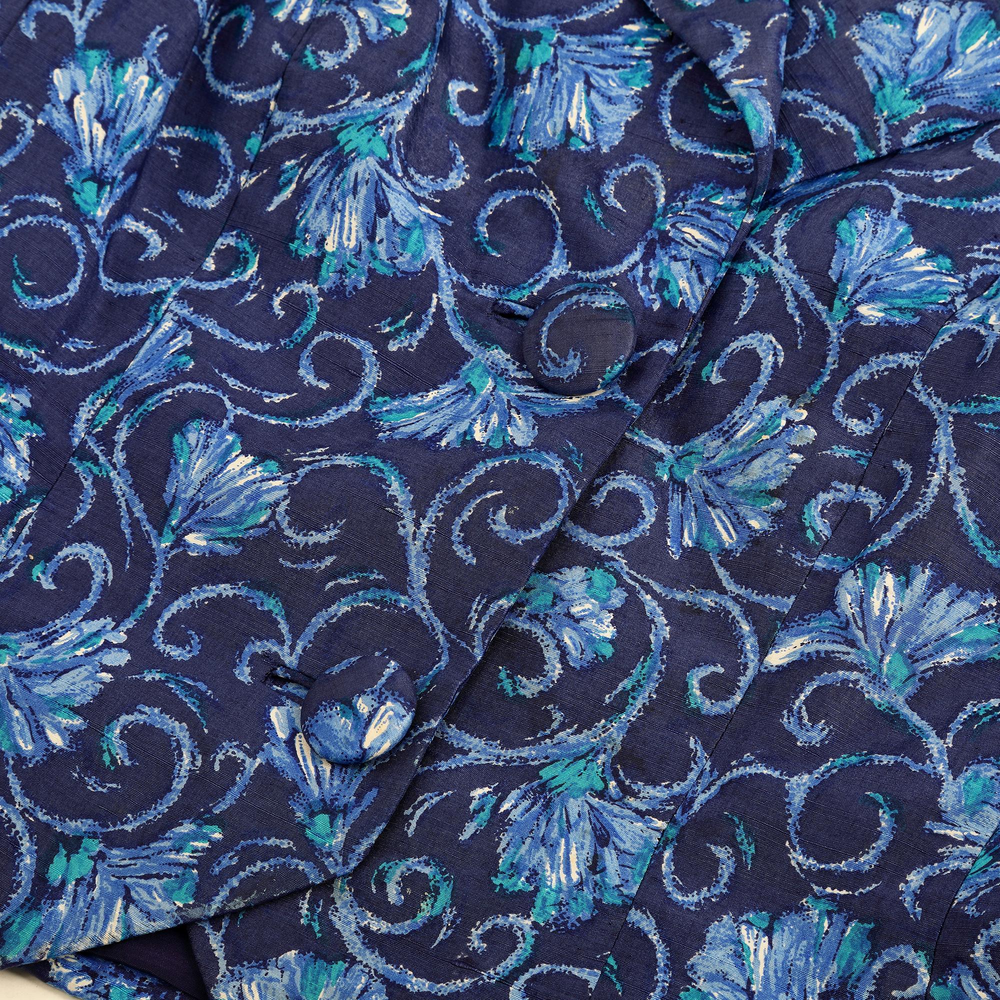 Hardy Amies Couture - Costume jupe à fleurs bleues, années 1950 Excellent état - En vente à London, GB