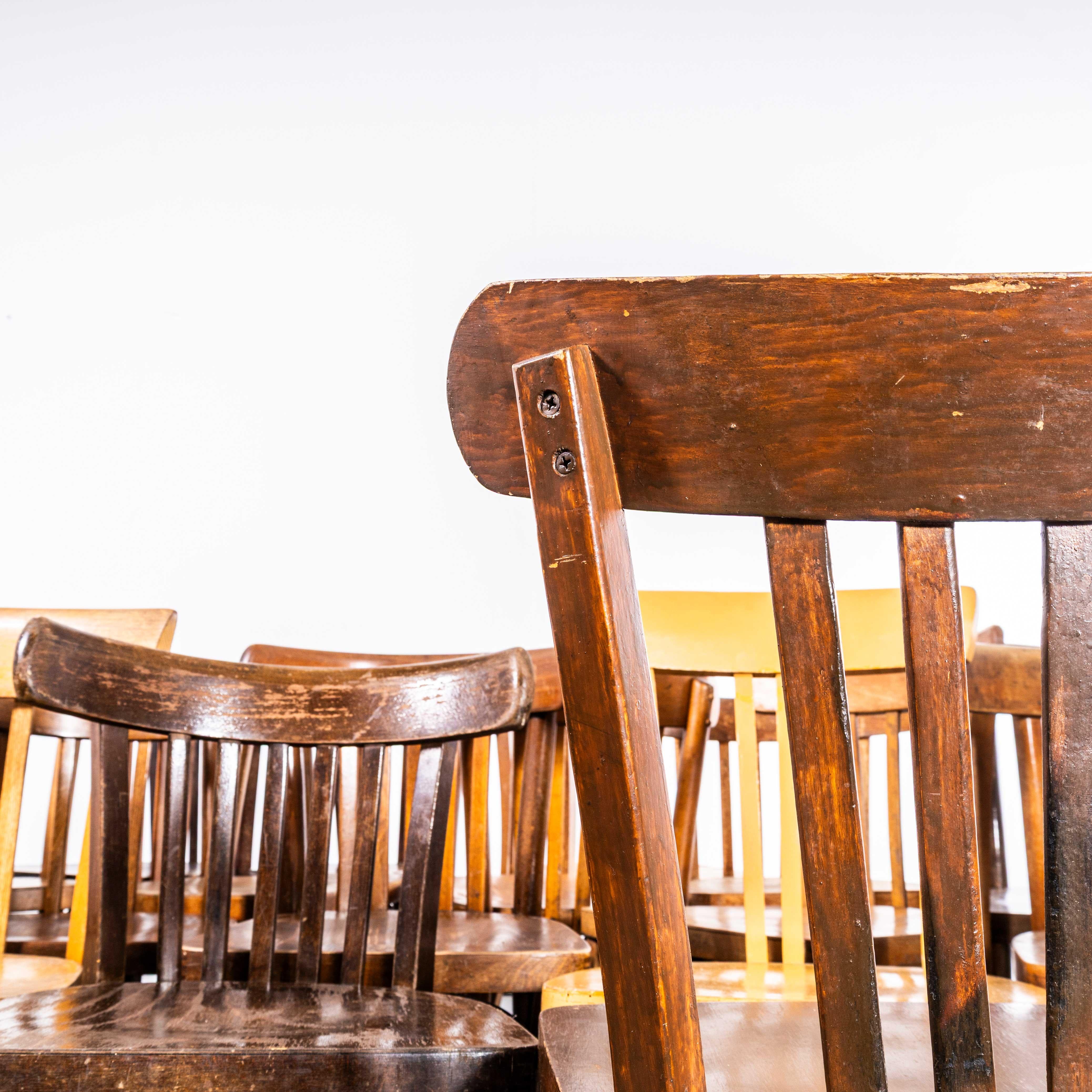 Faggio Sedie da pranzo Harlequin Standard miste degli anni '50 - Set di venti sedie in vendita