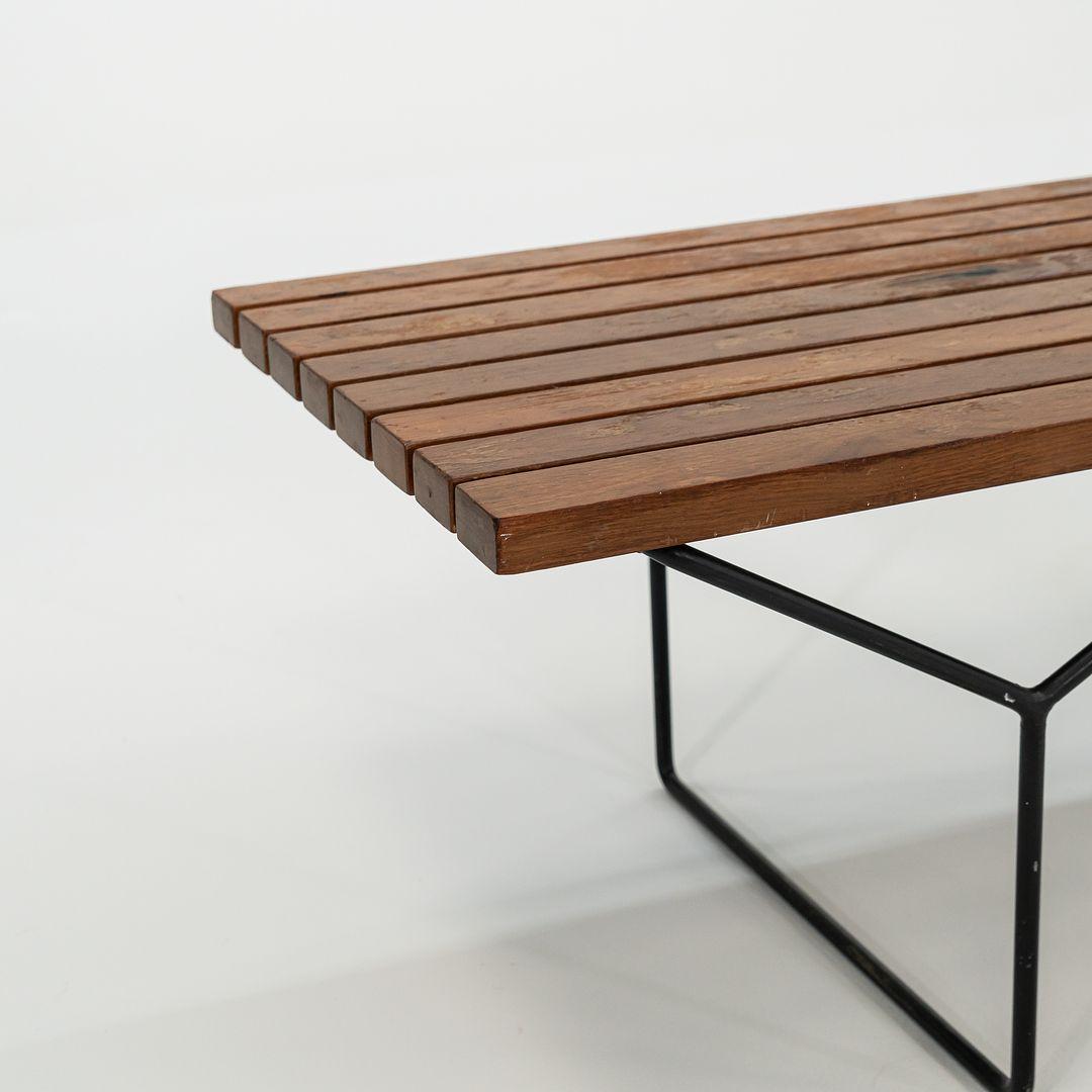 Années 1950 Harry Bertoia pour Knoll Associates Banc à lattes en Oak avec piètement, modèle 400 Bon état - En vente à Philadelphia, PA