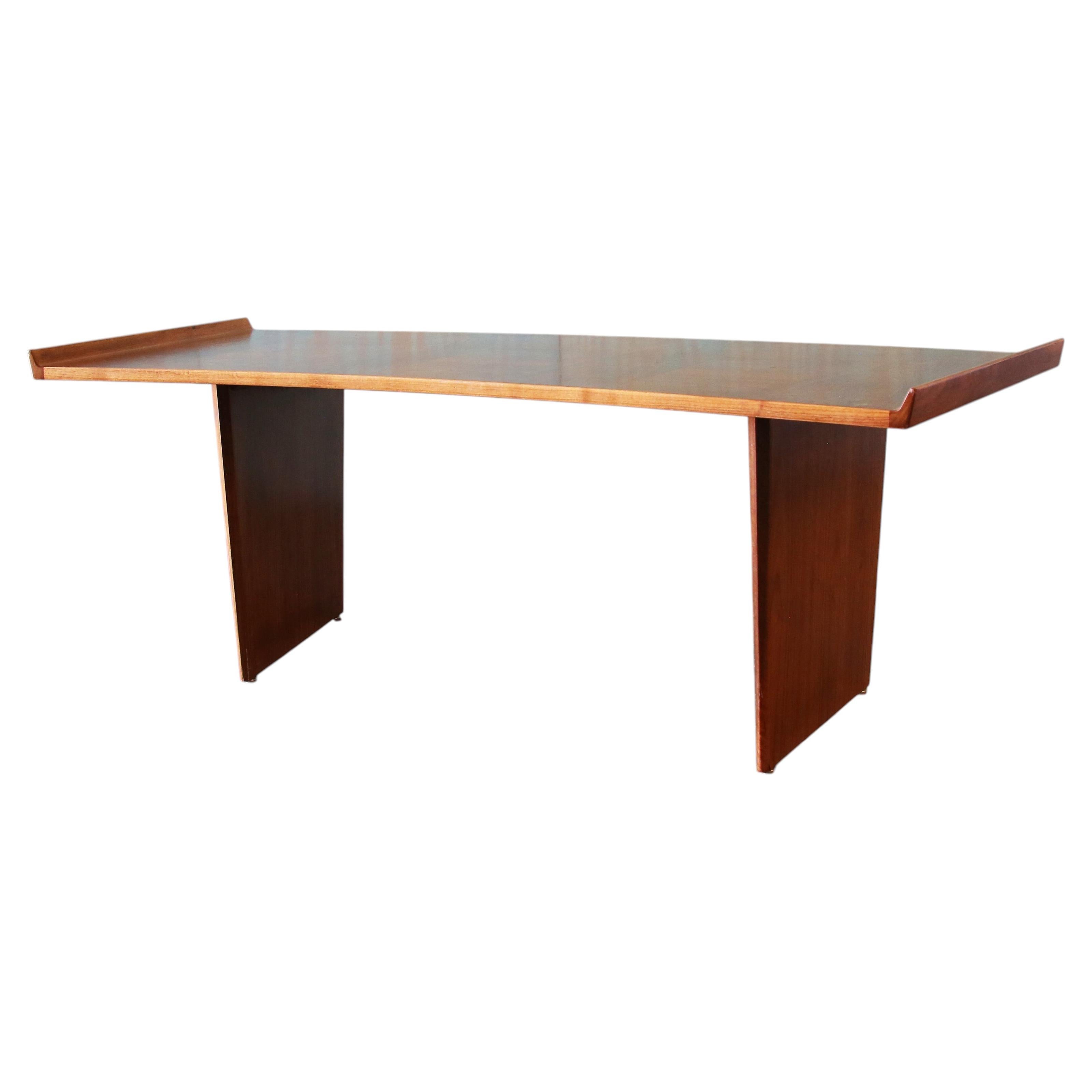 1950s Harvey Probber (attr.) Escritorio ejecutivo Mid Century Walnut Advent mid centur