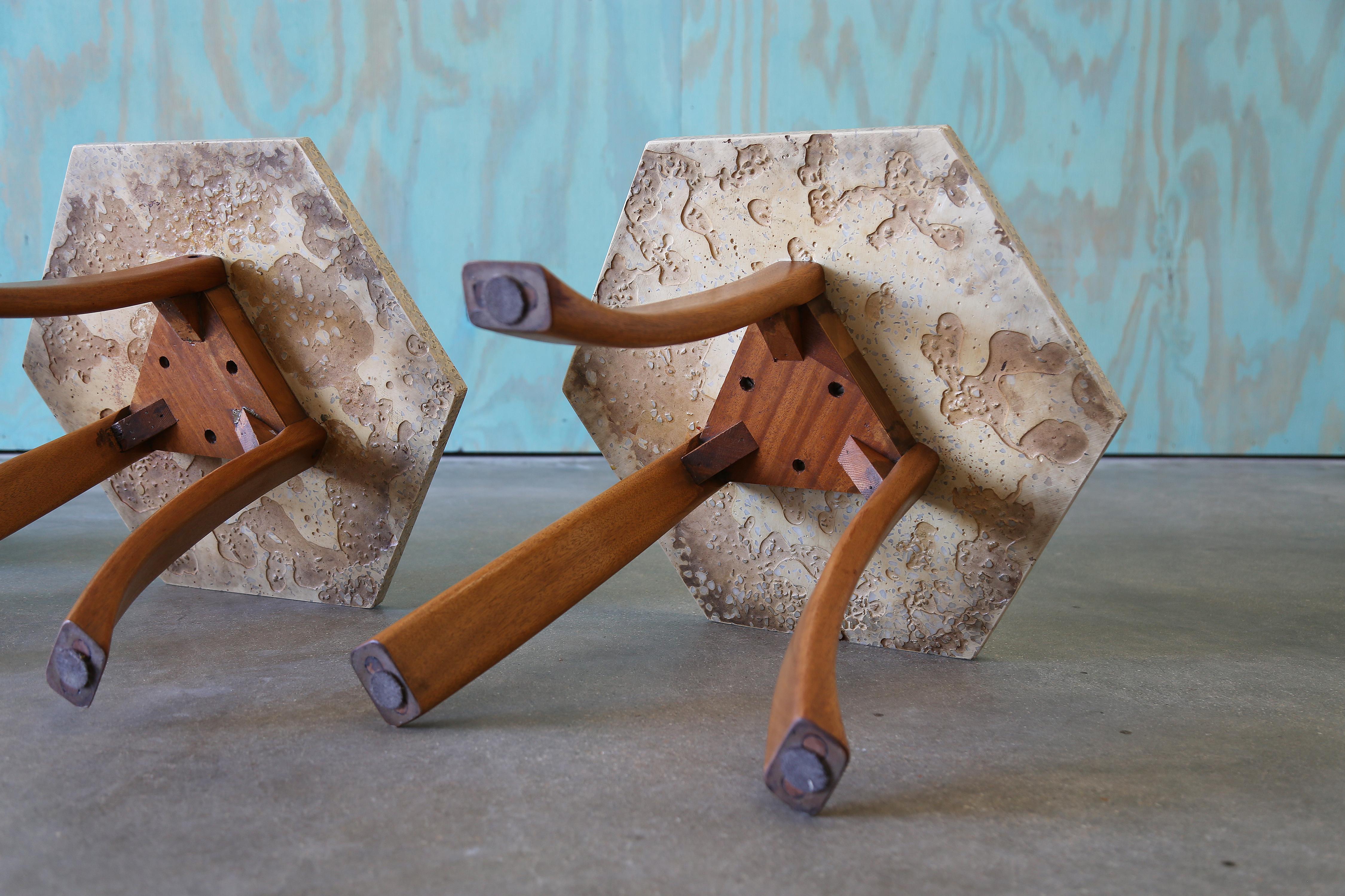 1950 Harvey Probber Terrazzo Brass Mahogany Hexagon Side Tables Set of 3 en vente 2