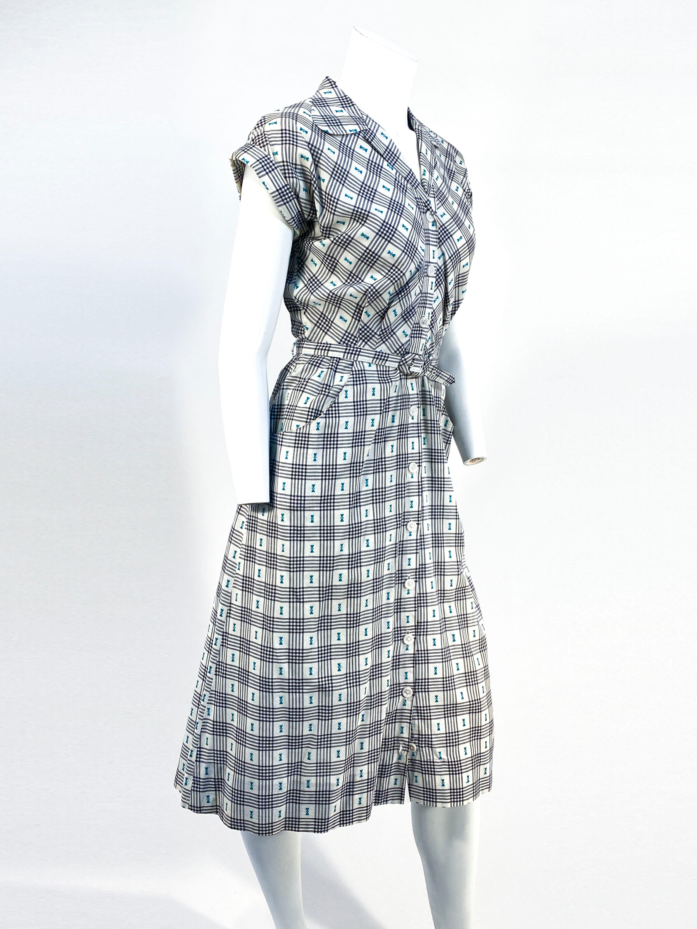 Hattie Carnegie - Robe chemise de jour en coton à taille basse, années 1950 État moyen - En vente à San Francisco, CA