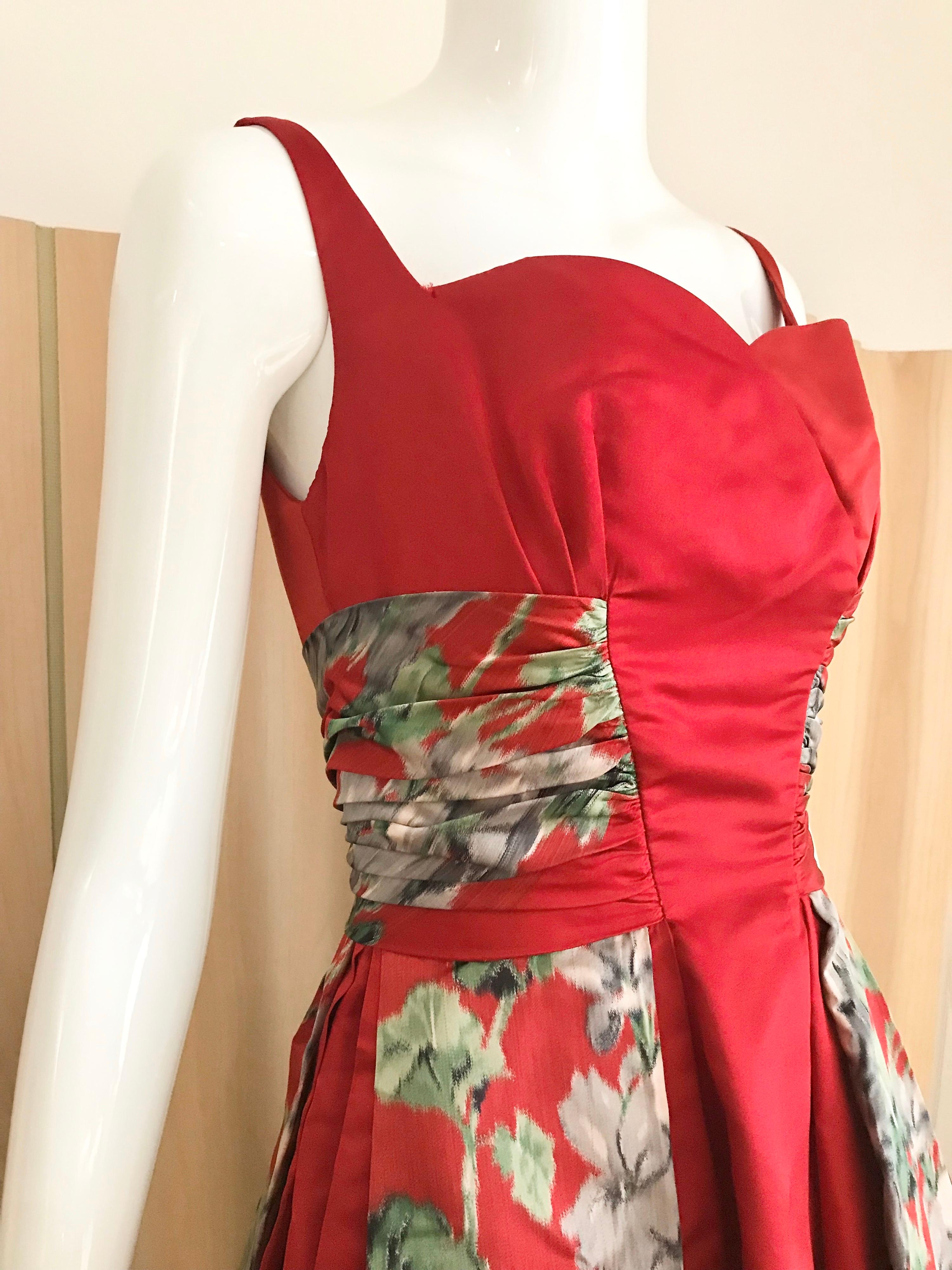 1950s Hattie Carnegie Red Silk Floral Print Cocktail Dress In Excellent Condition In Beverly Hills, CA