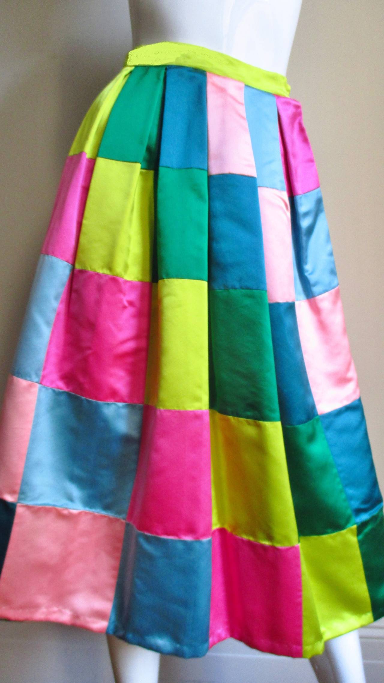 Beige Hattie Carnegie jupe colorée en soie des années 1950 en vente