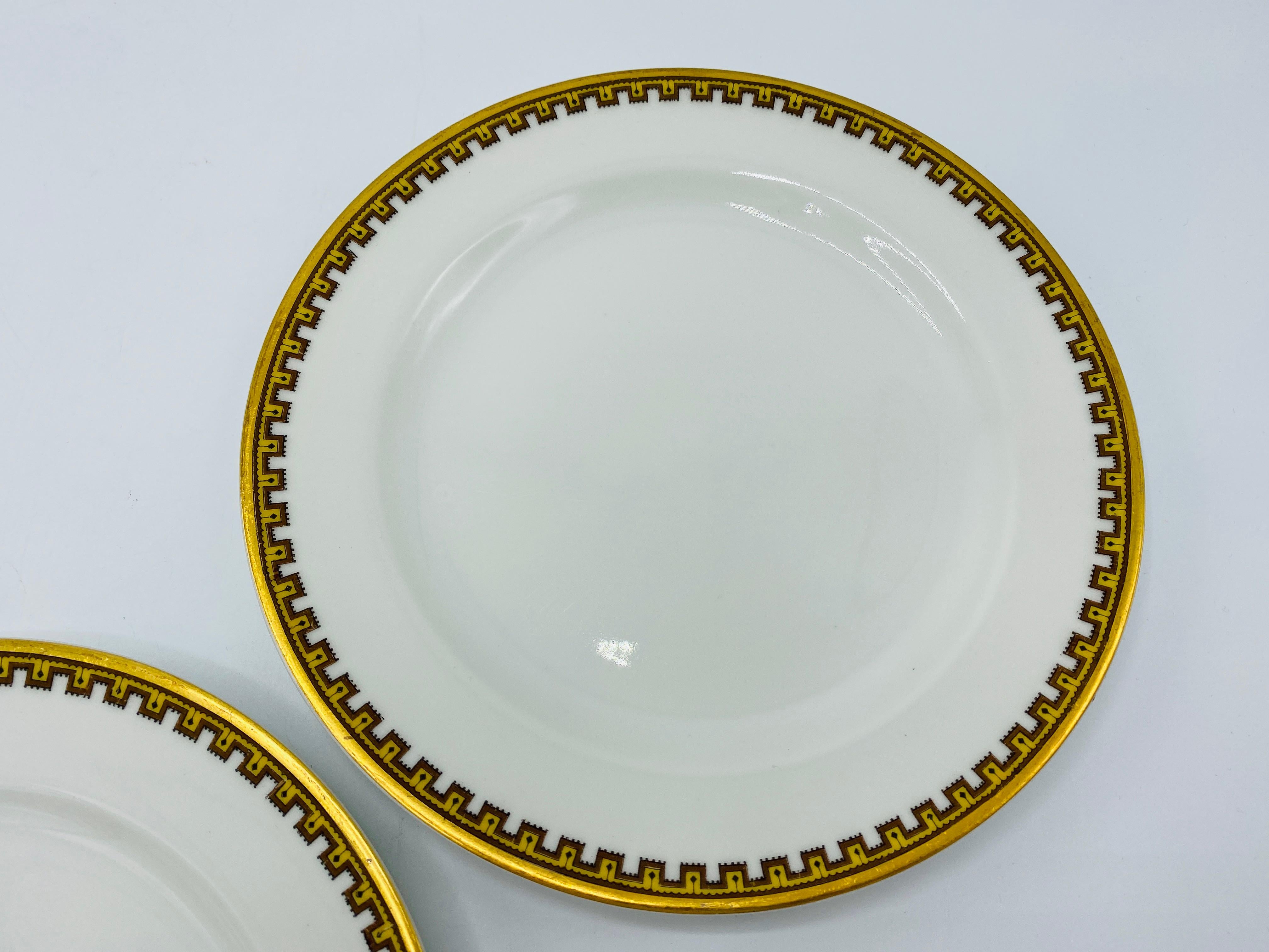 1950s Haviland Limoges 'Schleiger 962' Greek Key China Plates, Set of 5 (Moderne) im Angebot