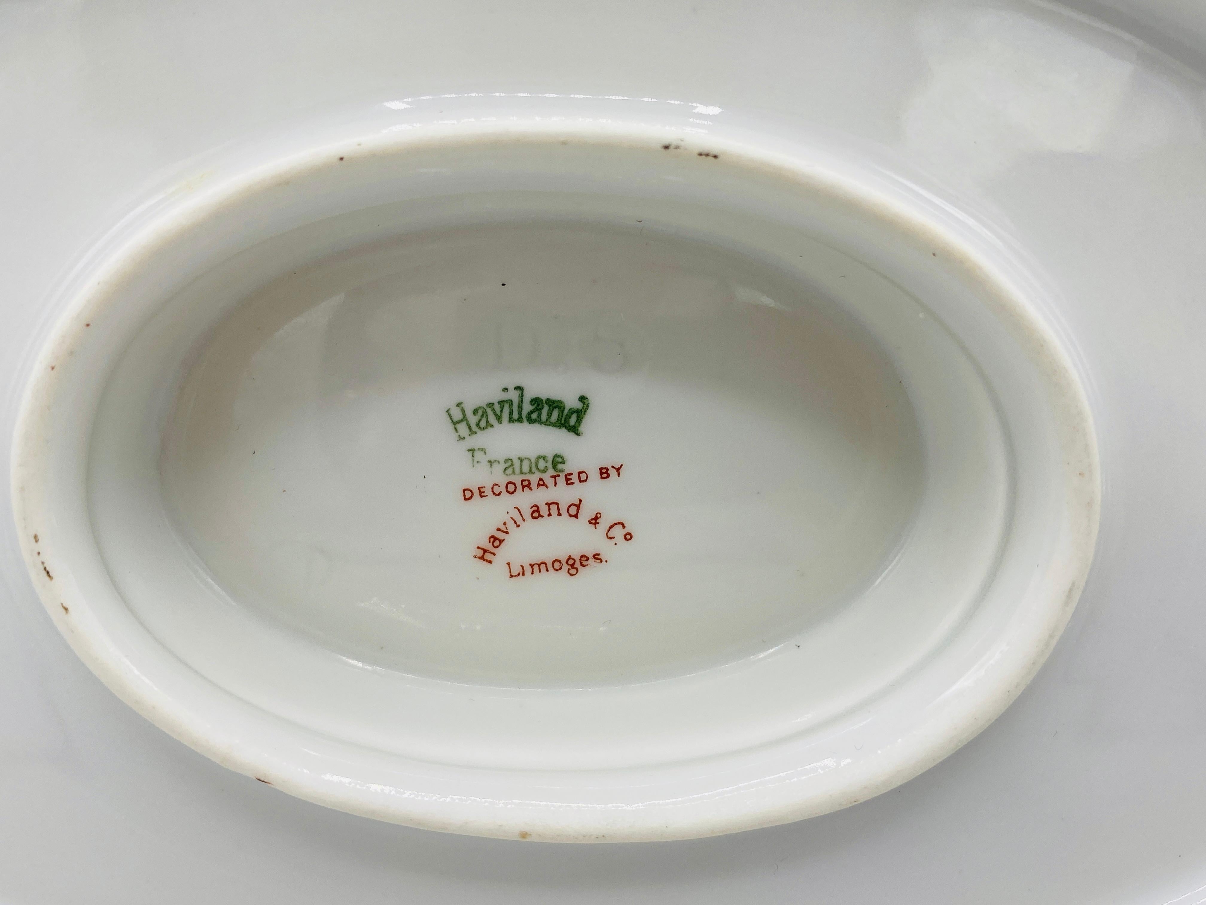 1950s Haviland Limoges 'Schleiger 962' Greek Key China Saucière Gravy Boat In Good Condition For Sale In Richmond, VA