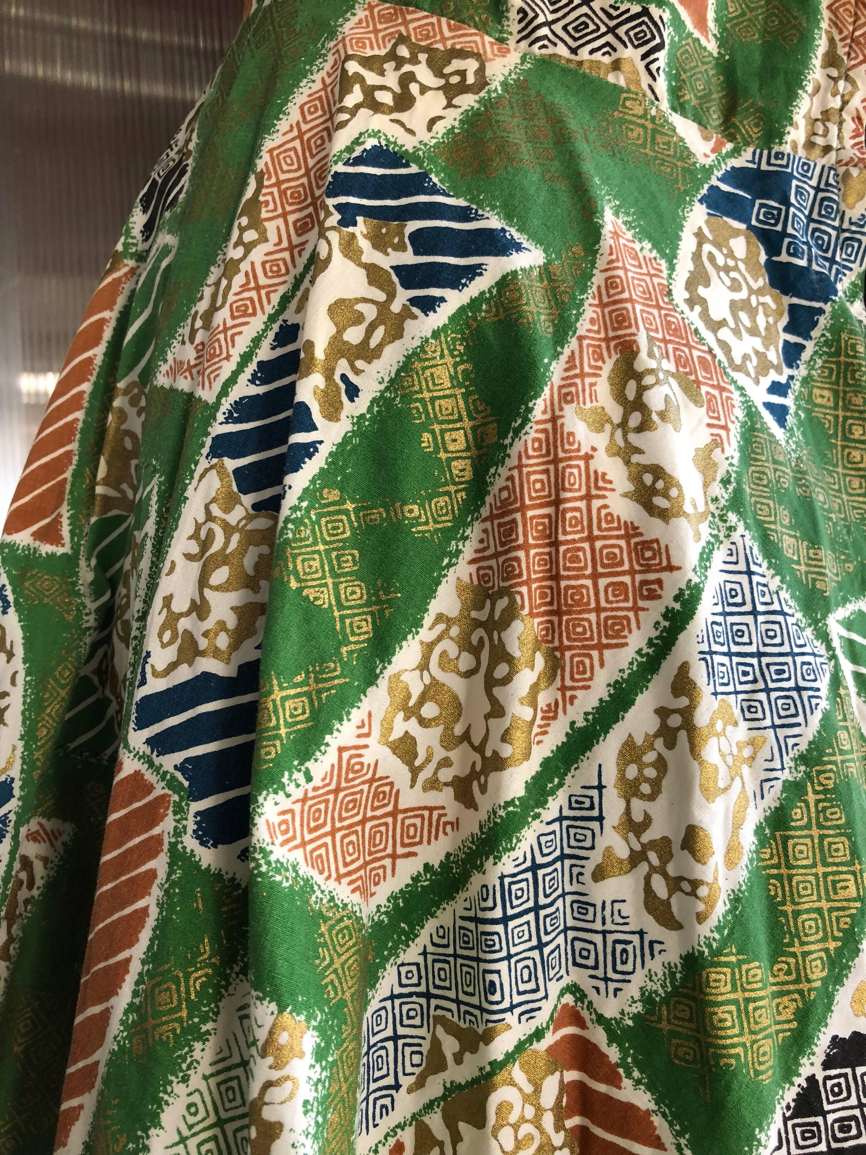 1950s Hawaiian Island Print Cotton Halter Dress W/ Circle Skirt In Excellent Condition In Gresham, OR