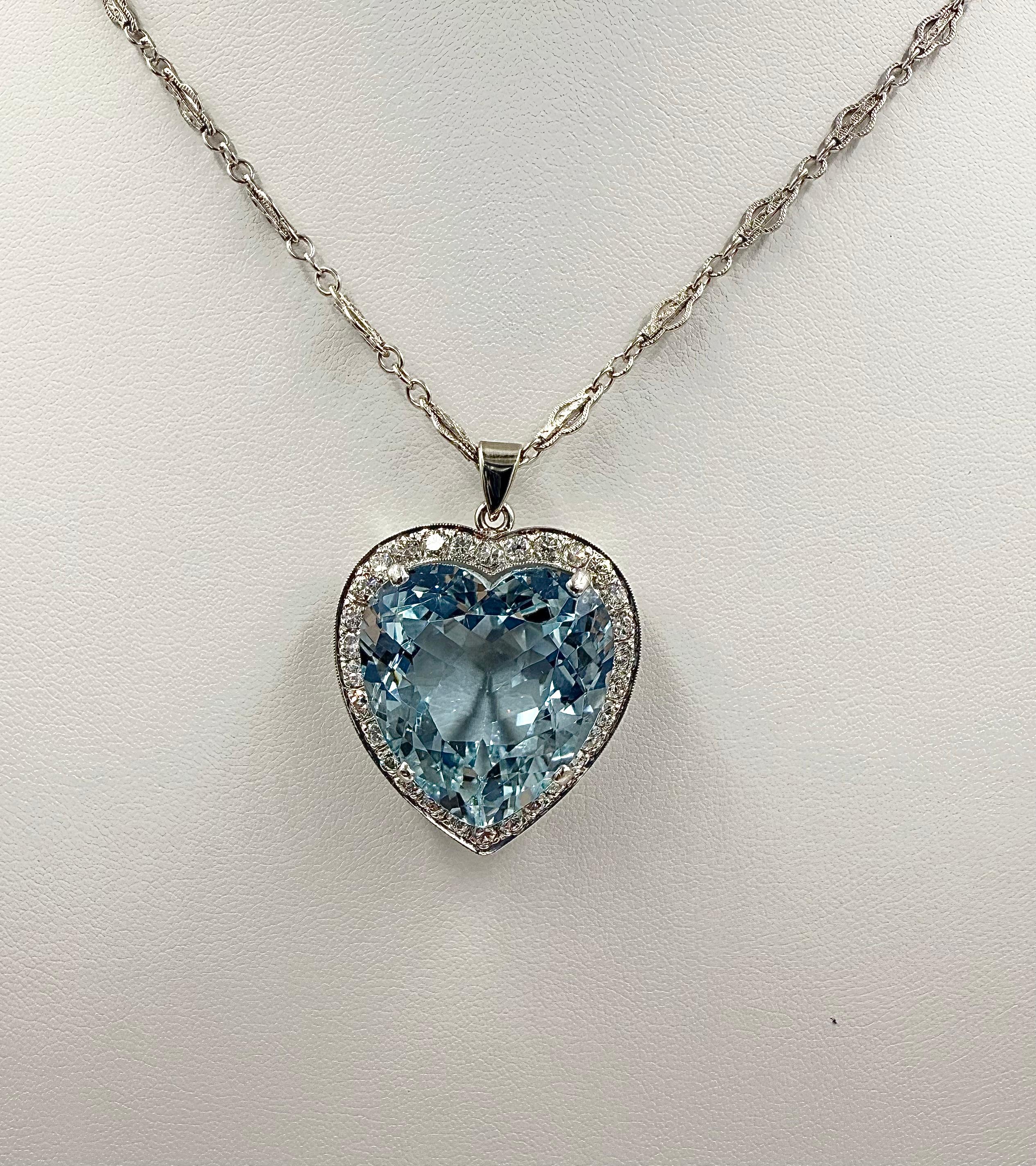 1950s Heart Shape Aquamarine Diamond Platinum White Gold Pendant Necklace in vendita 5