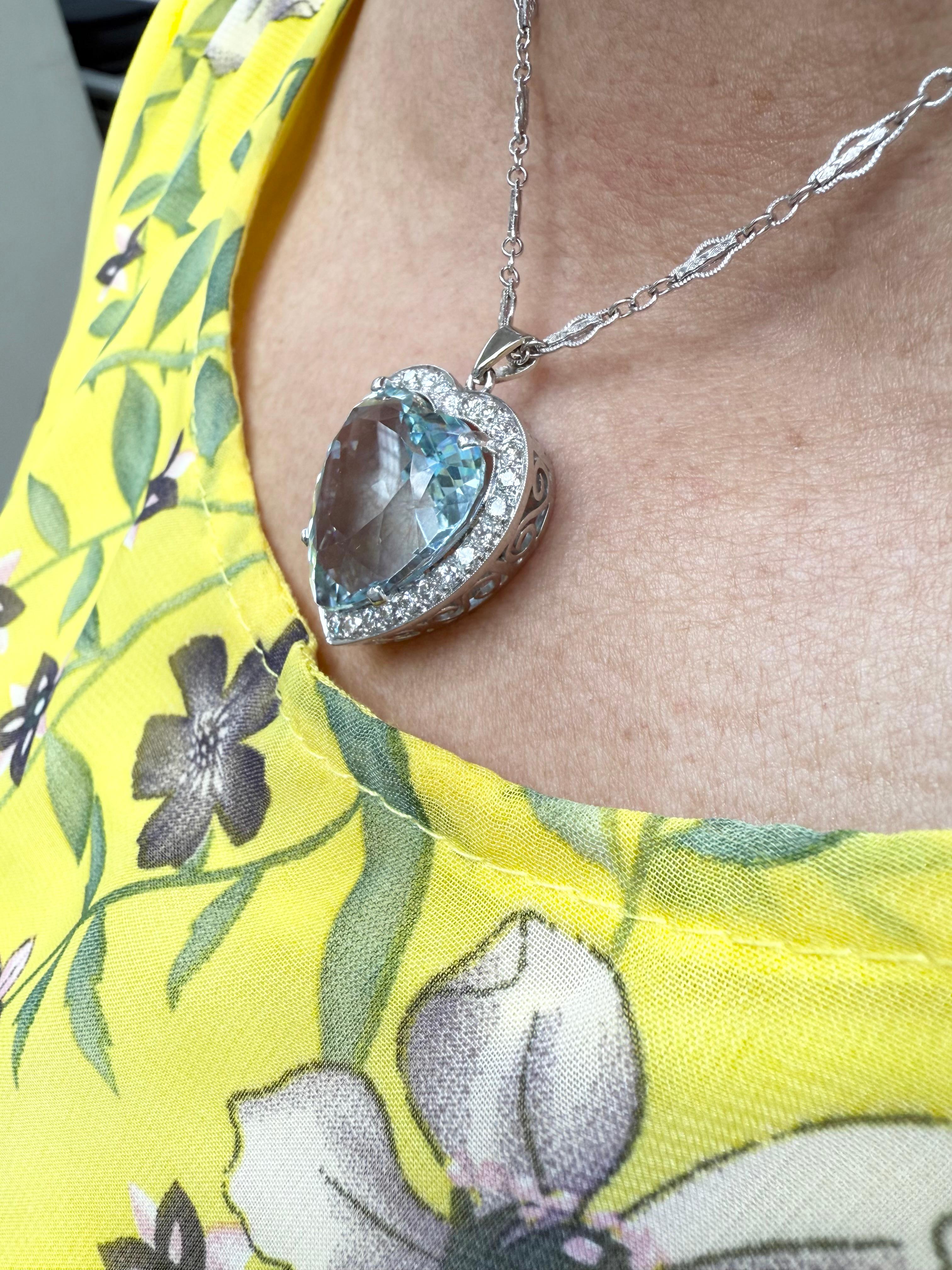 Cuore 1950s Heart Shape Aquamarine Diamond Platinum White Gold Pendant Necklace in vendita