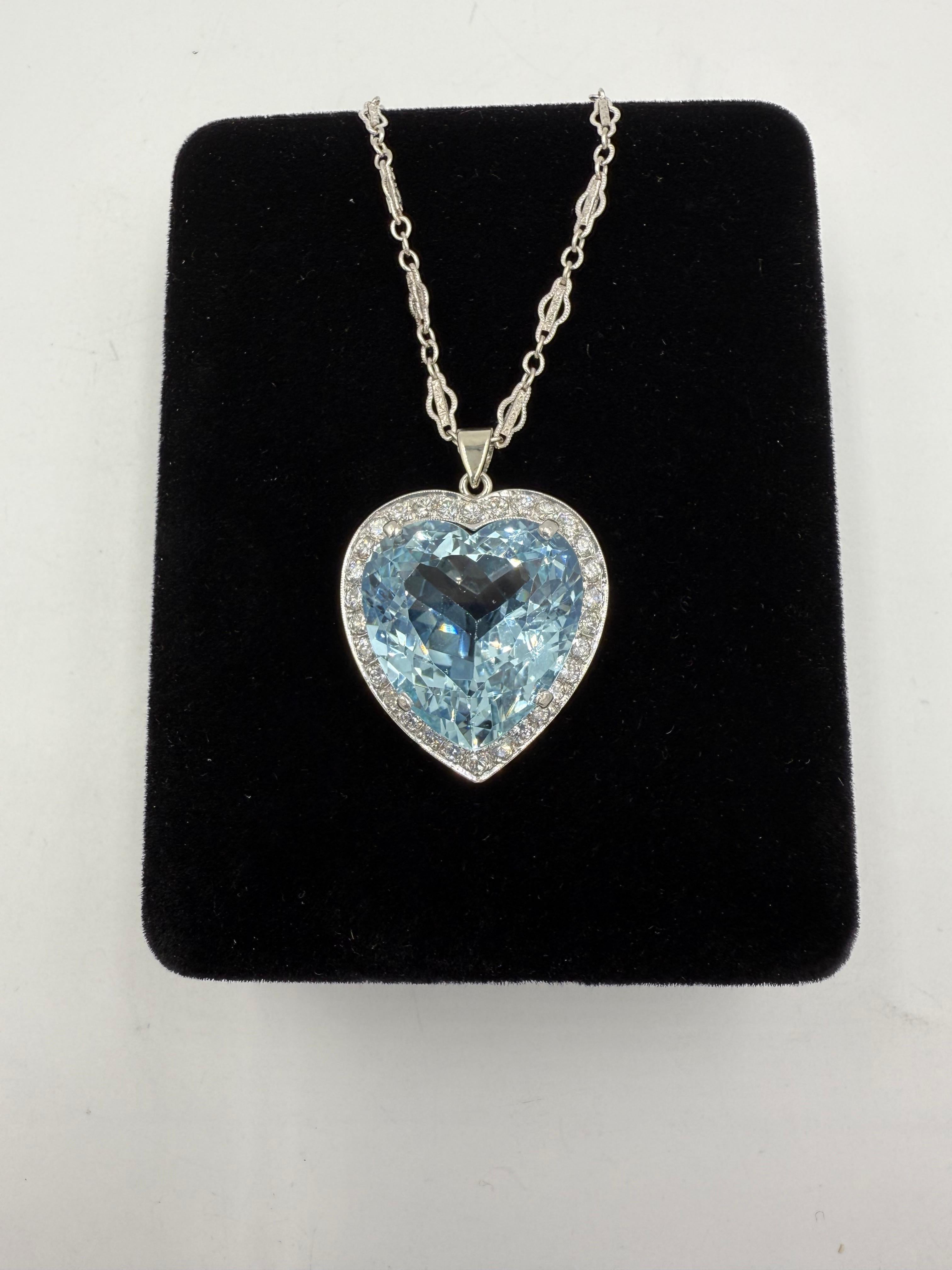 da uomo o donna 1950s Heart Shape Aquamarine Diamond Platinum White Gold Pendant Necklace in vendita