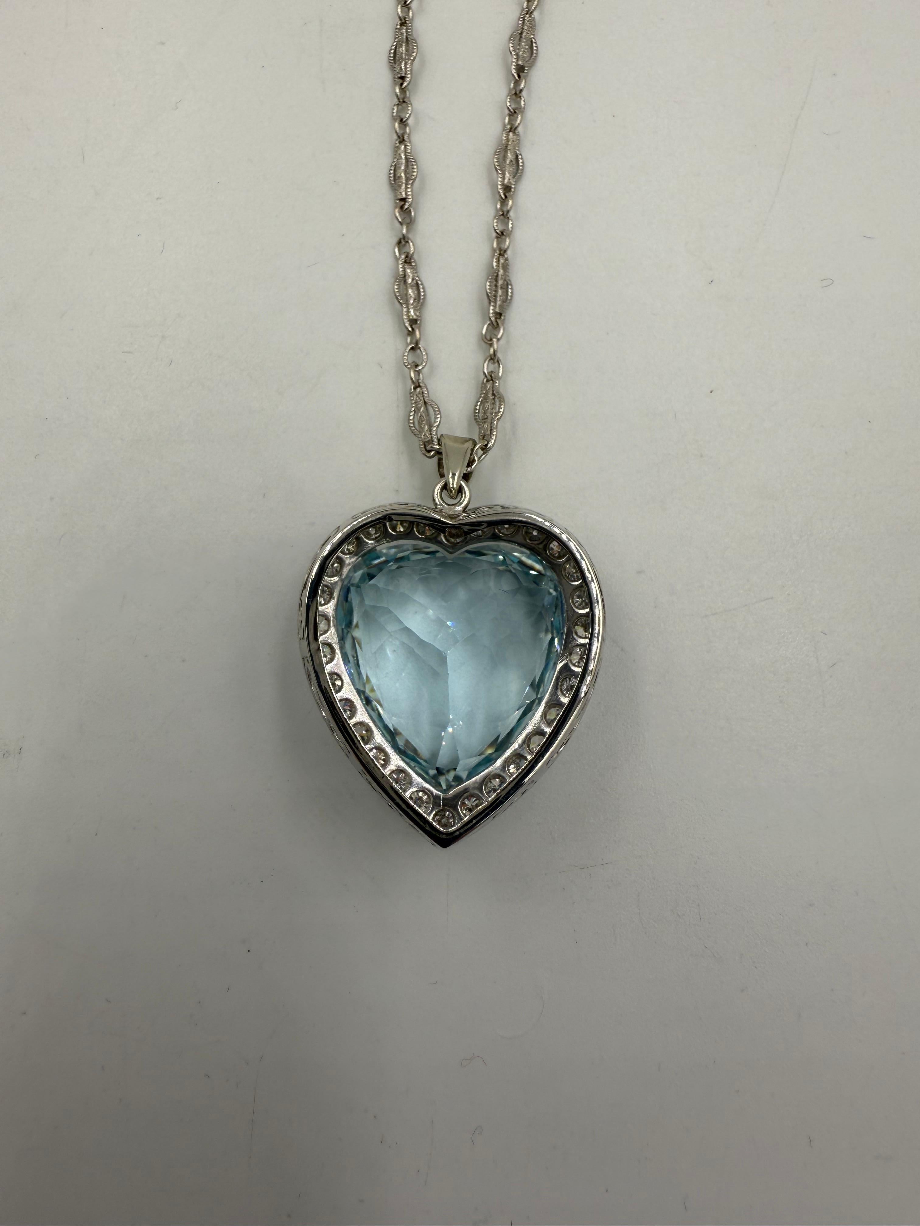 1950s Heart Shape Aquamarine Diamond Platinum White Gold Pendant Necklace in vendita 2