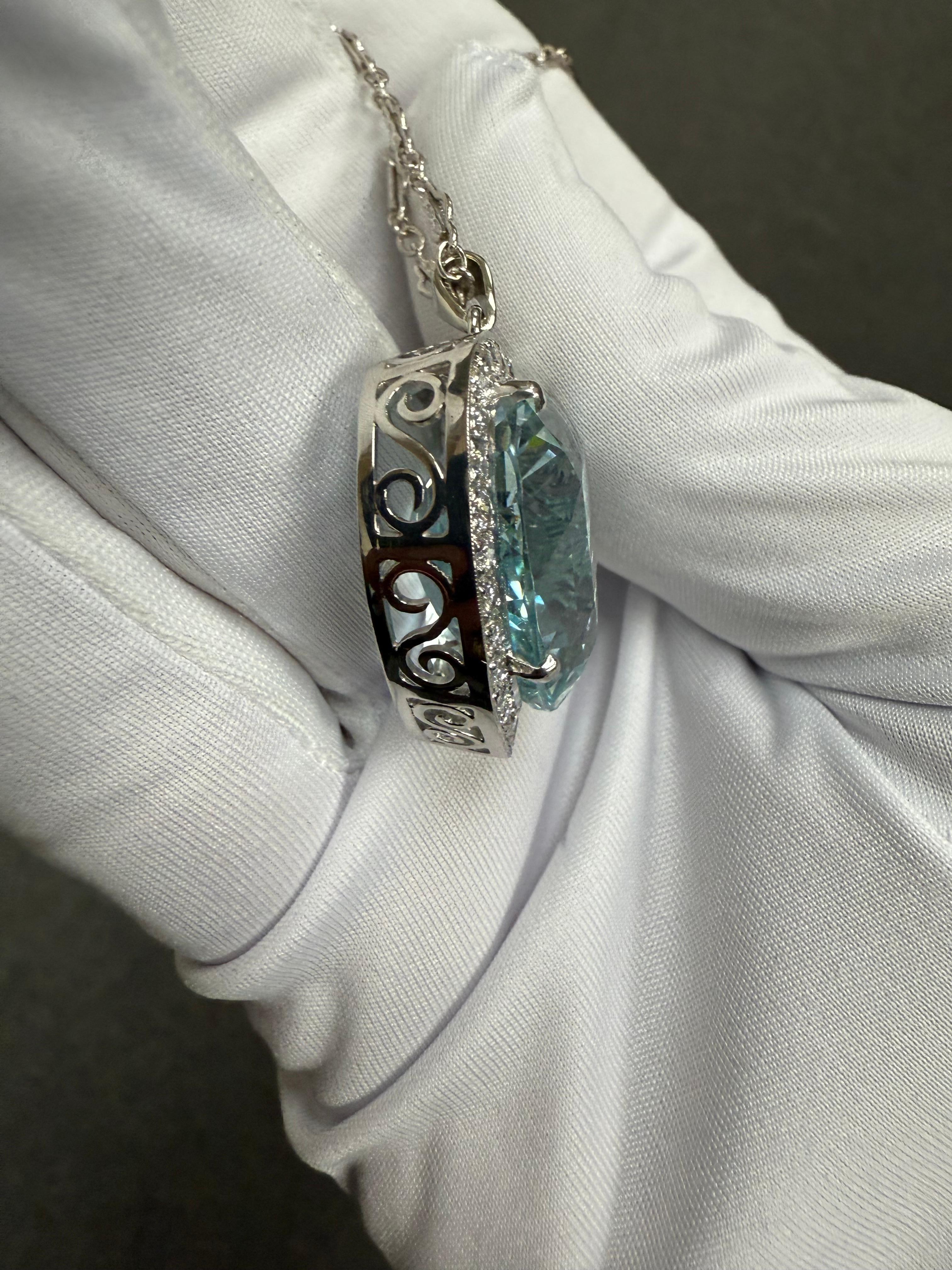 1950s Heart Shape Aquamarine Diamond Platinum White Gold Pendant Necklace in vendita 3