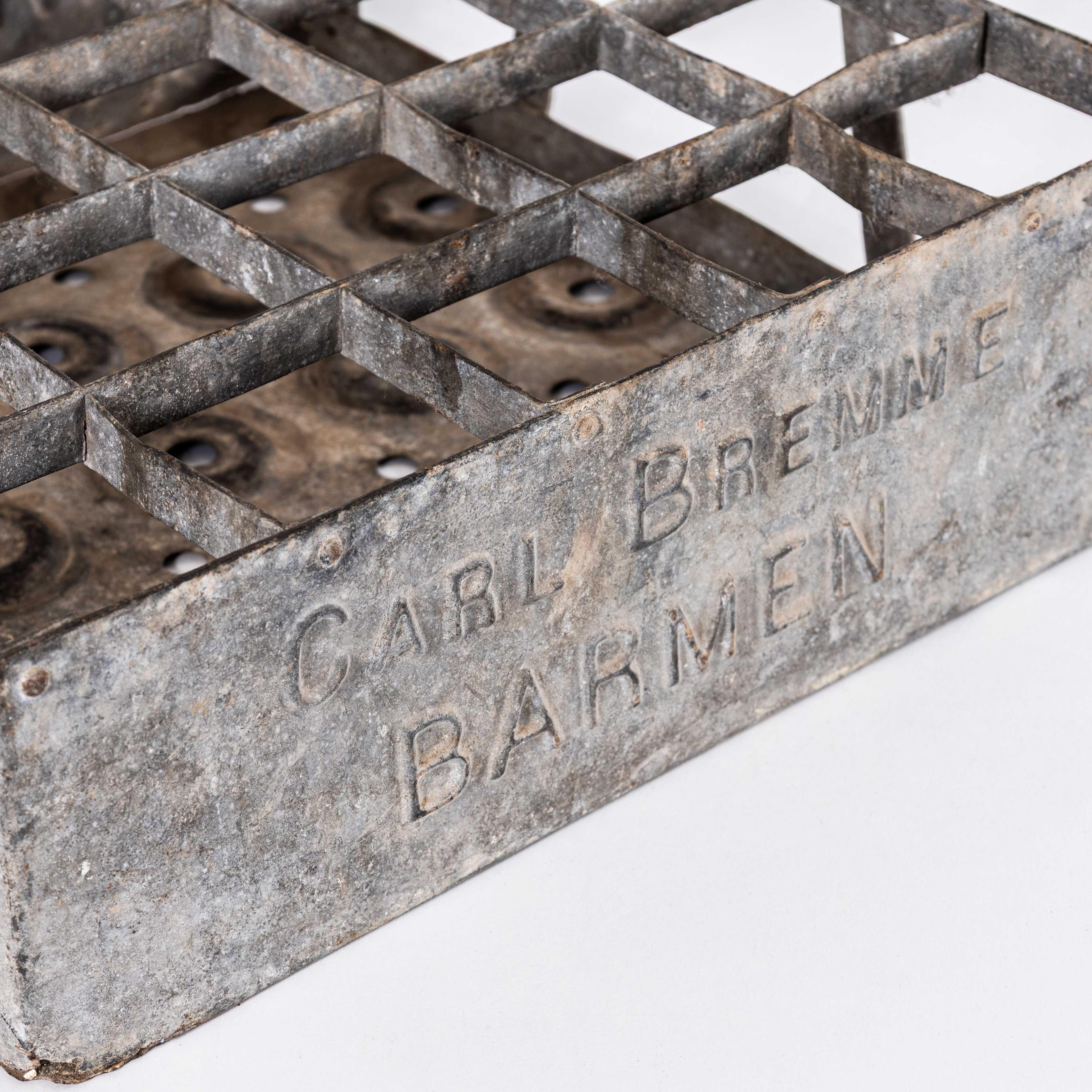 1950's Heavy Weight Bottle Carrier - Twenty Five Bottles In Good Condition For Sale In Hook, Hampshire