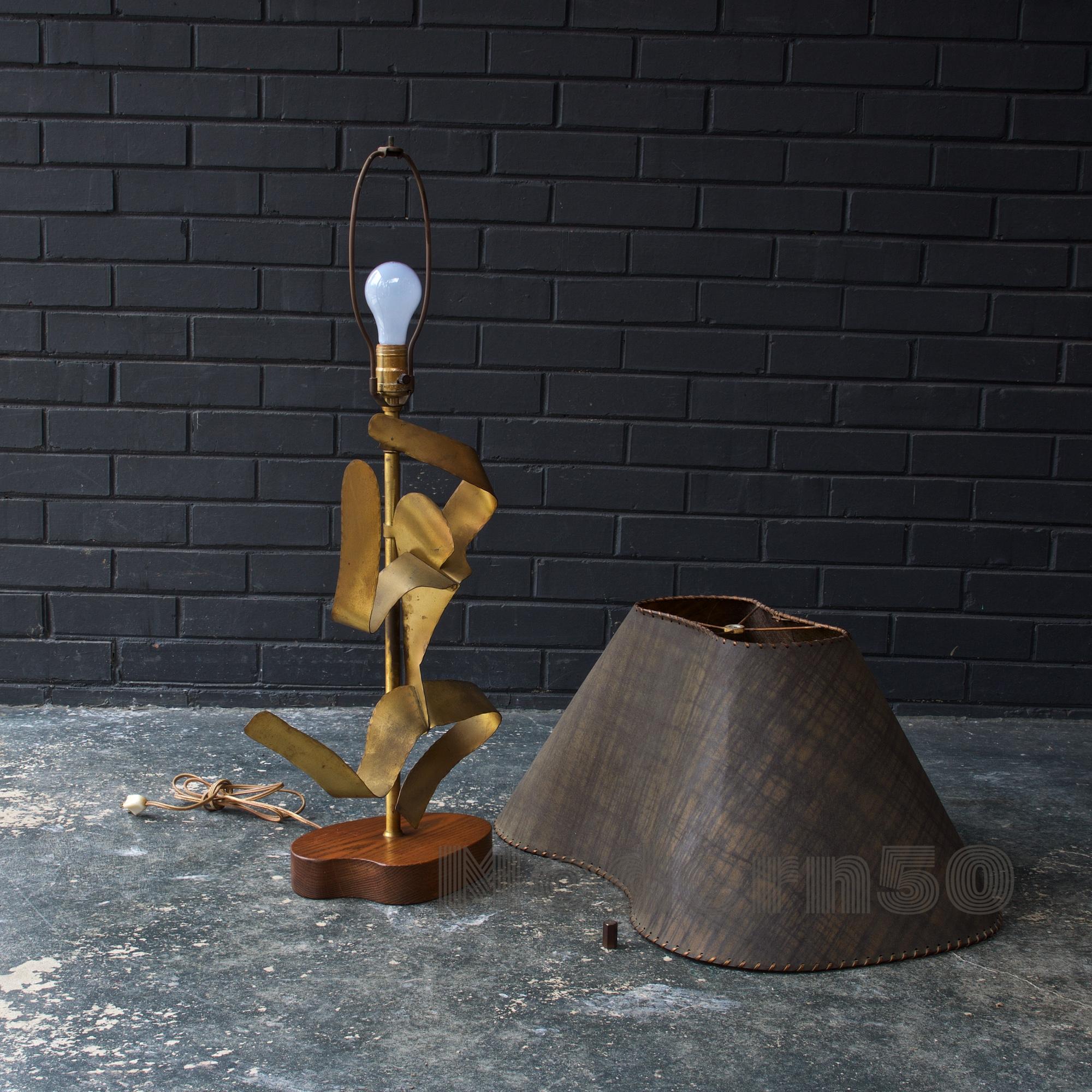 Mid-Century Modern 1950s Heifetz Dancing Figure Hammered Copper Vintage Midcentury Table Lamp en vente