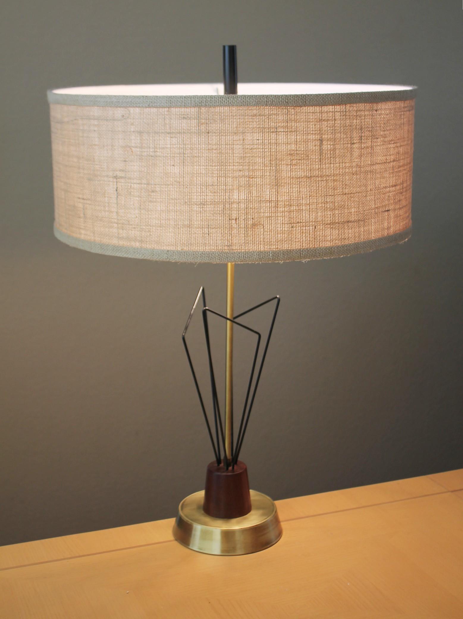 EXQUISITE !


HEIFETZ ABSTRAIT, MODERNE
ACIER SCULPTÉ ET TECK
LAMPE DE TABLE !


TRÈS RARE !
PROPRE !

Dimensions : 27