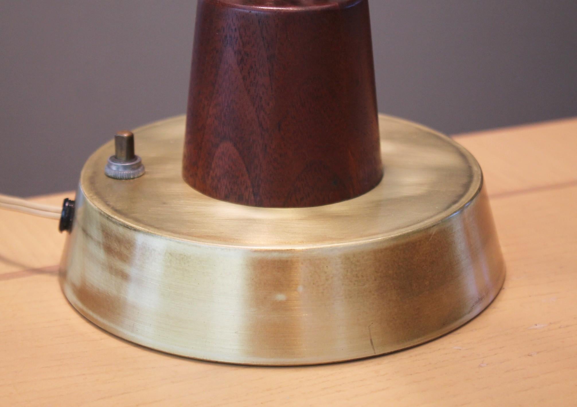 Lampe de table Heifetz des années 1950 en bois de teck, fil noir abstrait, modernité danoise du milieu du siècle. Bon état - En vente à Peoria, AZ
