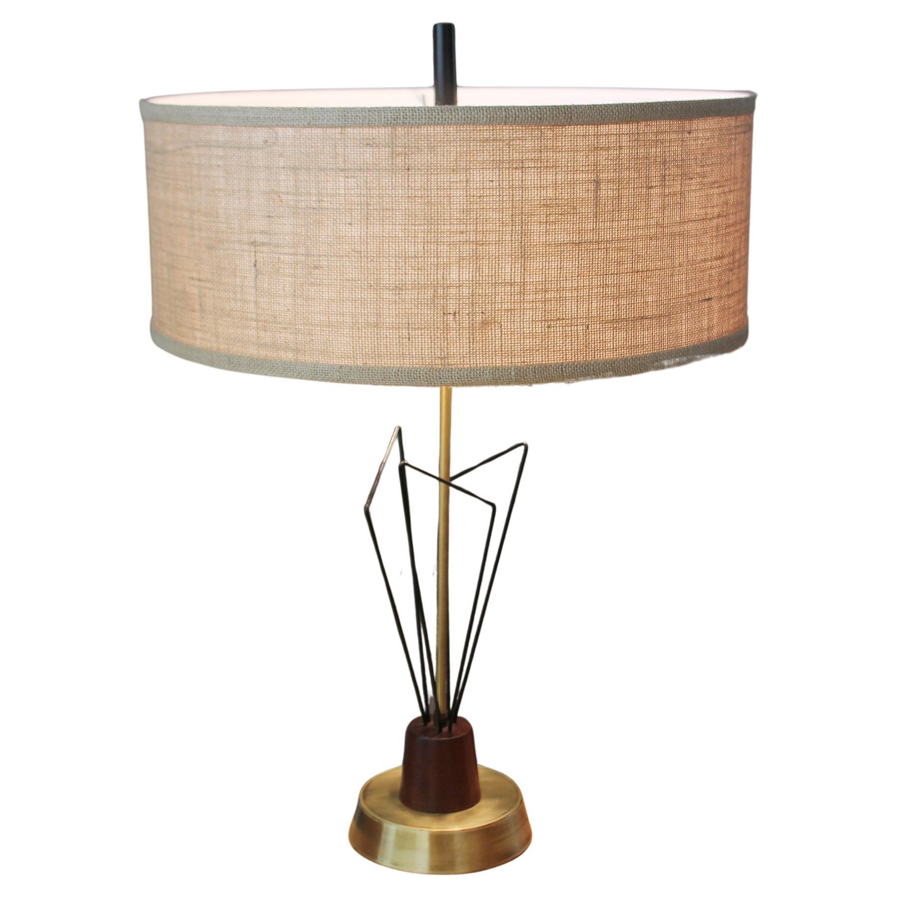 Dänische moderne Mid-Century-Tischlampe aus Teakholz mit abstraktem schwarzem Draht, Heifetz, 1950er Jahre