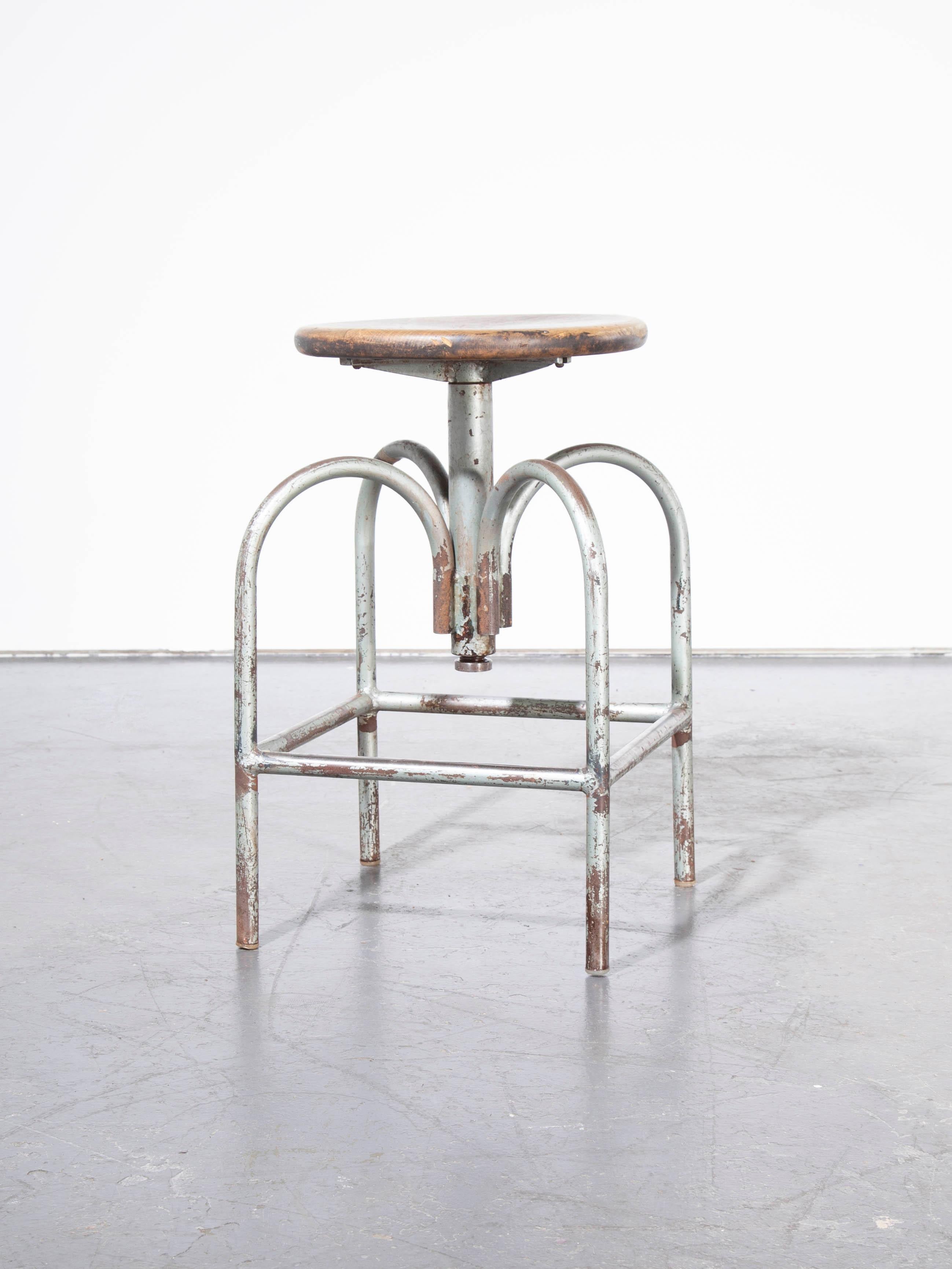 1950s Heliolithe Industrial swivelling stool – model 1

1950s Heliolithe Industrial swivelling stool – model 1. Fabulous honest Industrial French stool with graceful arched base, original weathered paint and a spun solid beech seat. Measures:
