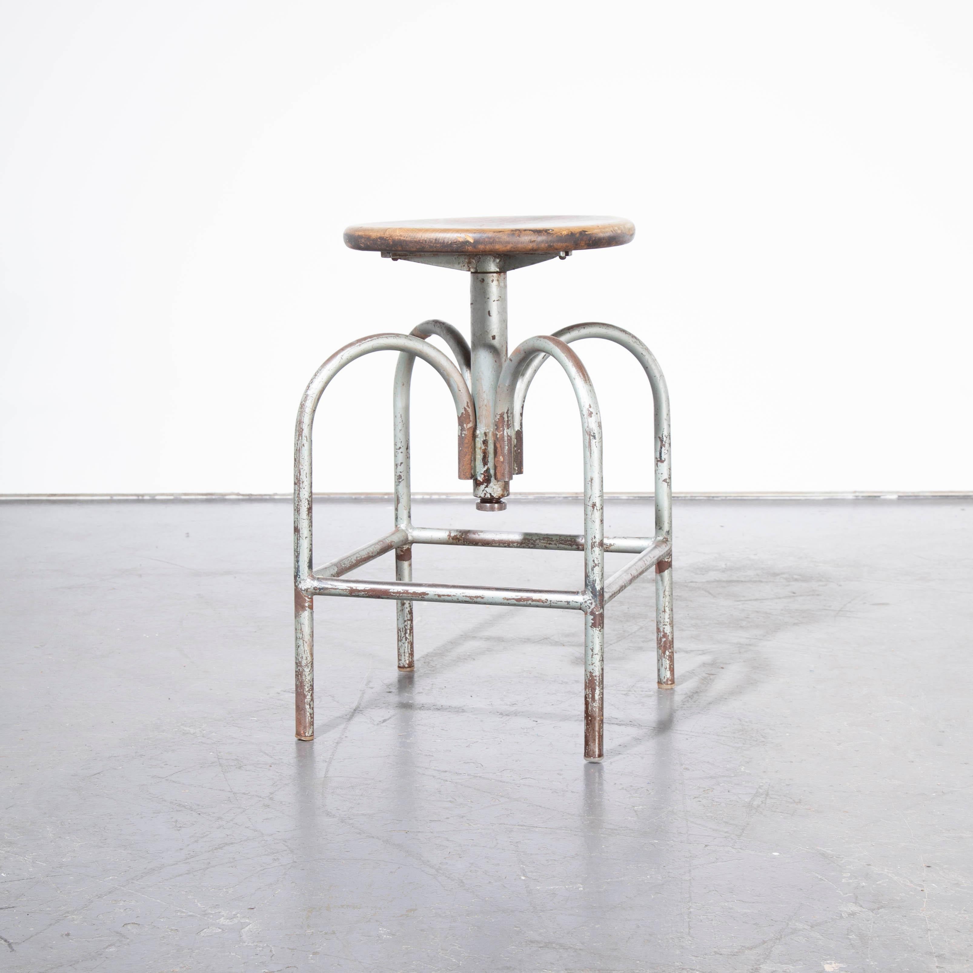 1950s Heliolithe Industrial Swivelling Stool, Model 1 In Good Condition In Hook, Hampshire