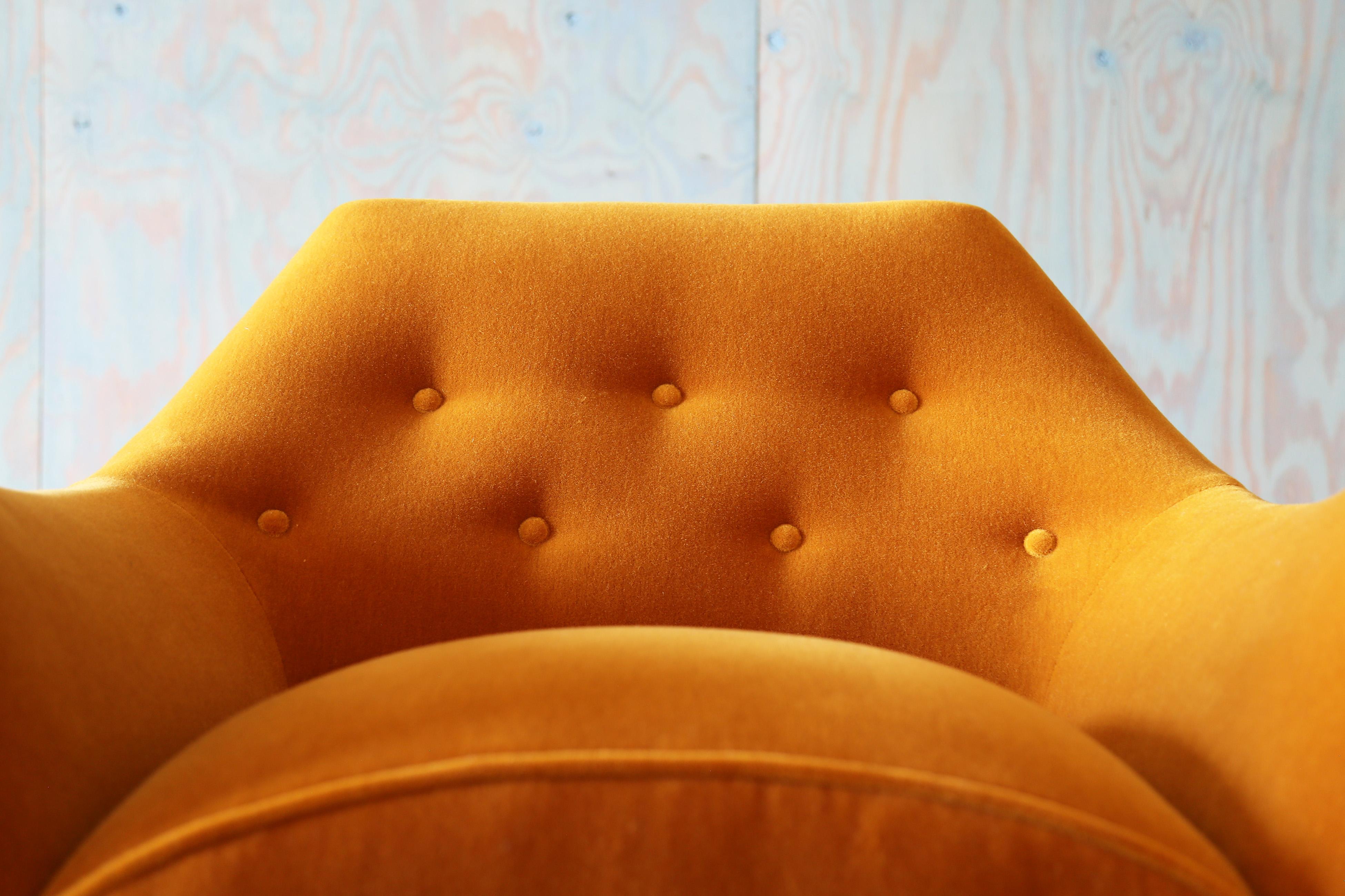 Sedia da salotto in vetro Henry Glass del 1950 Gambe in ottone Mohair dorato Metà secolo moderno in vendita 3