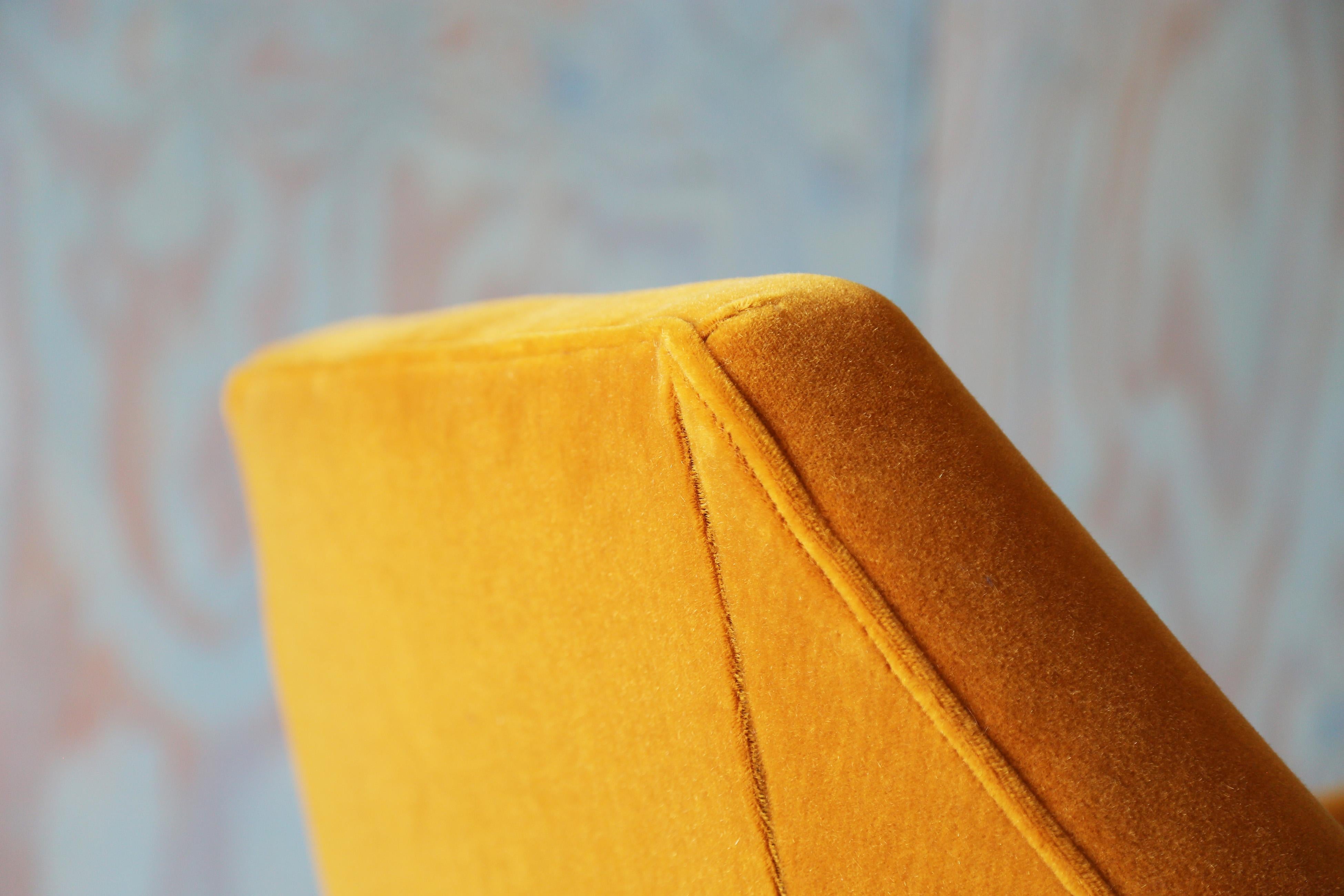 Sedia da salotto in vetro Henry Glass del 1950 Gambe in ottone Mohair dorato Metà secolo moderno in vendita 1