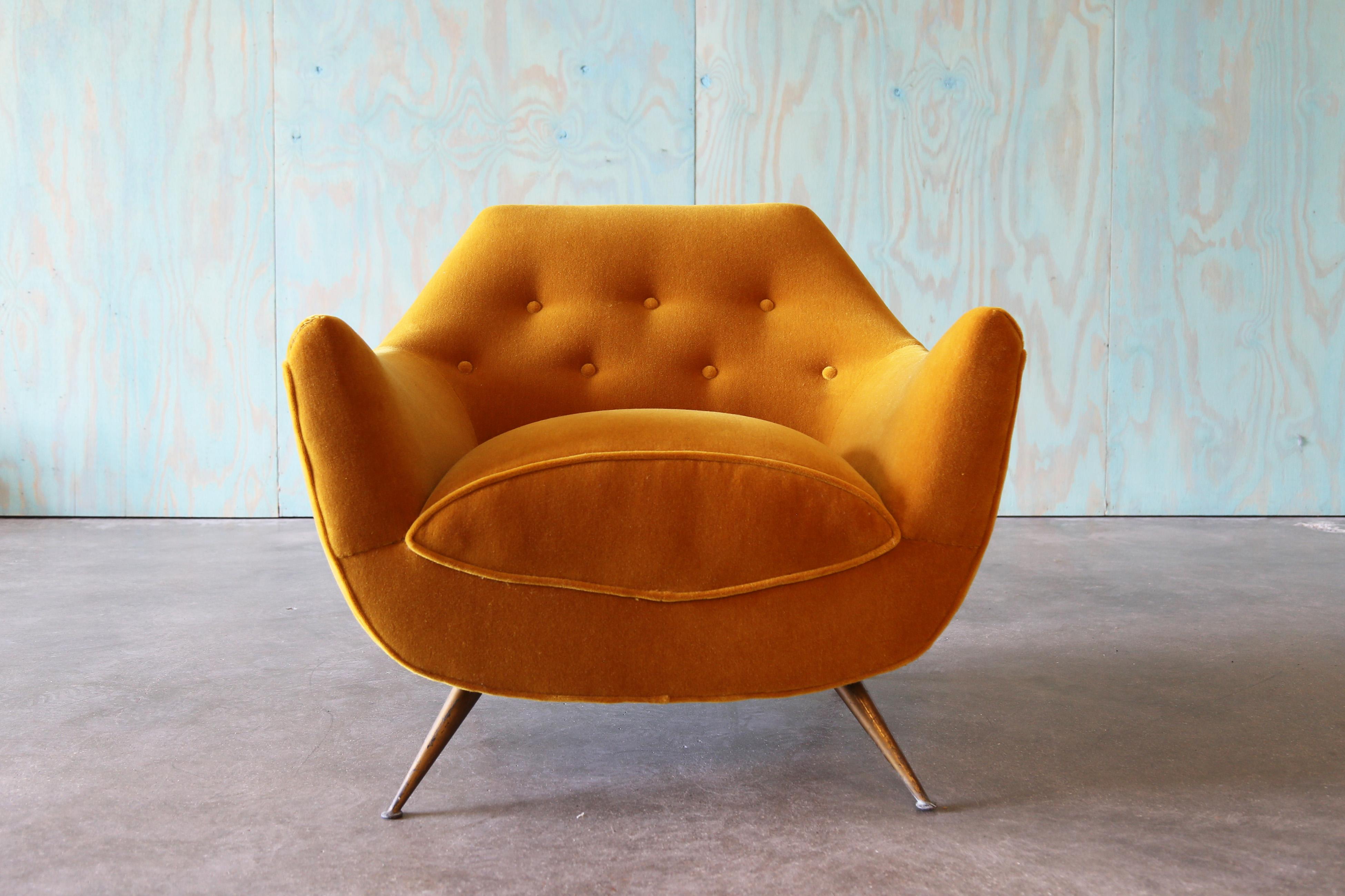 Sedia da salotto in vetro Henry Glass del 1950 Gambe in ottone Mohair dorato Metà secolo moderno in vendita 2