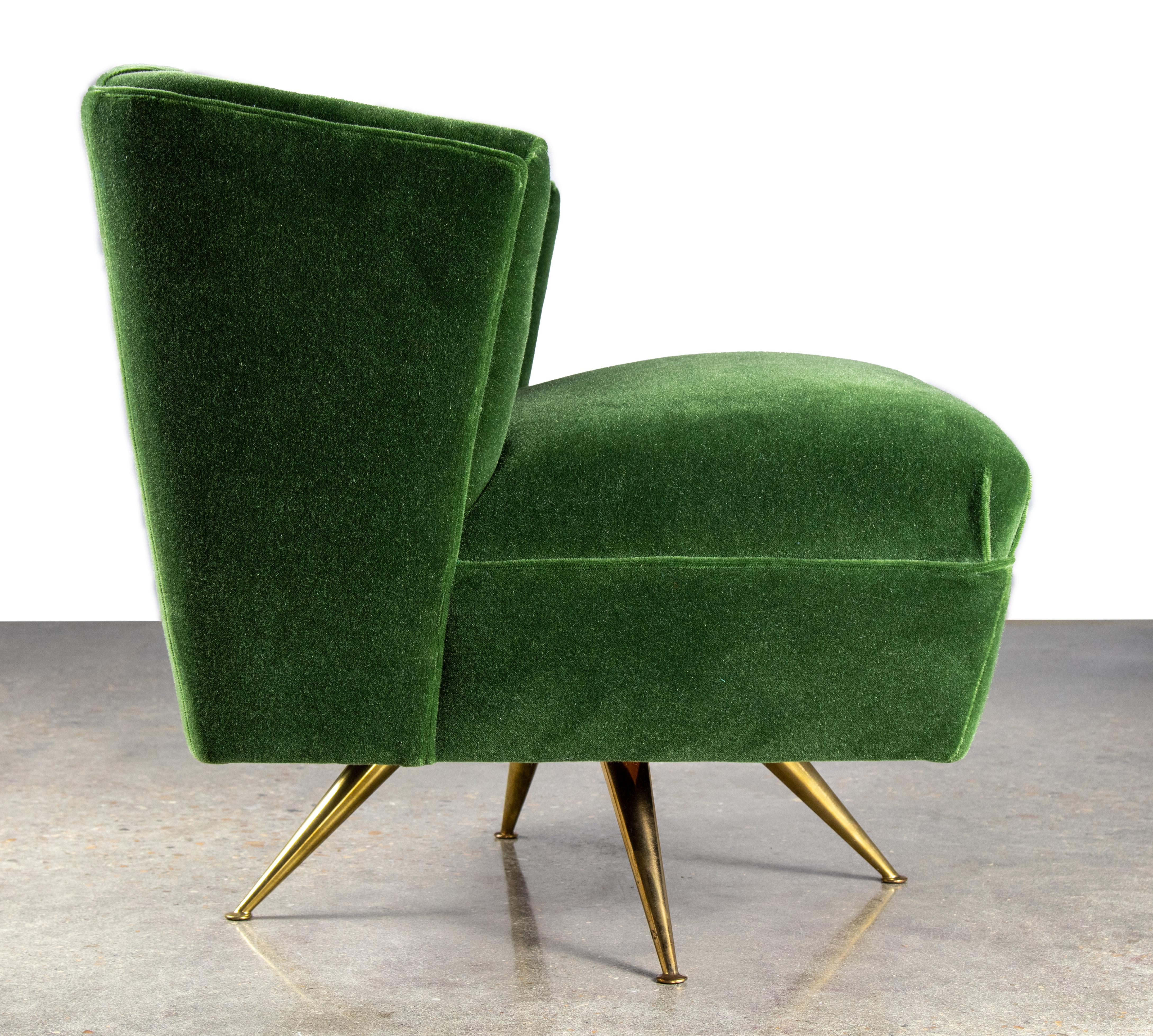 Milieu du XXe siècle 1950s Henry P Glass Swivel Lounge Chair Green Mohair on brass legs JL Chase Co. en vente