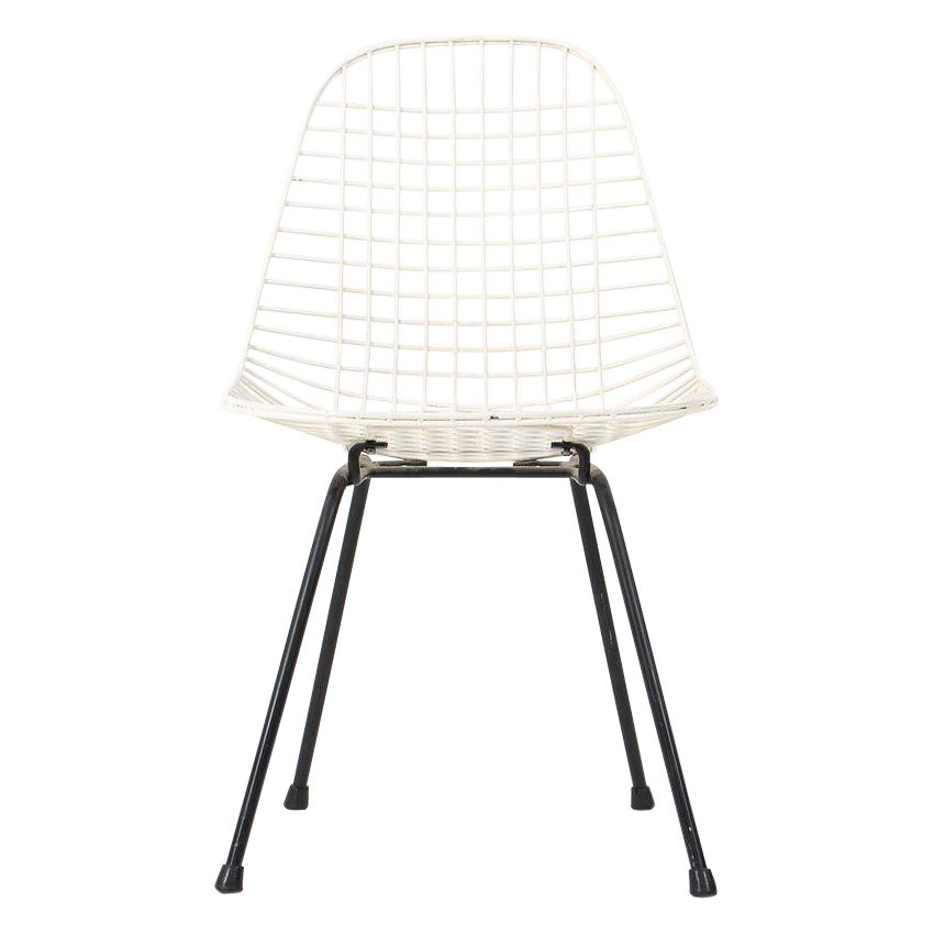 1950s Herman Miller Eames DKX Wire Dining Chair in White with Black Base en vente