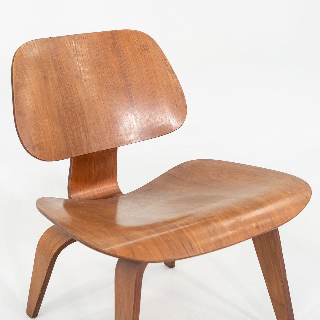 Américain 1950s Herman Miller Eames LCW Lounge Chair in Walnut en vente