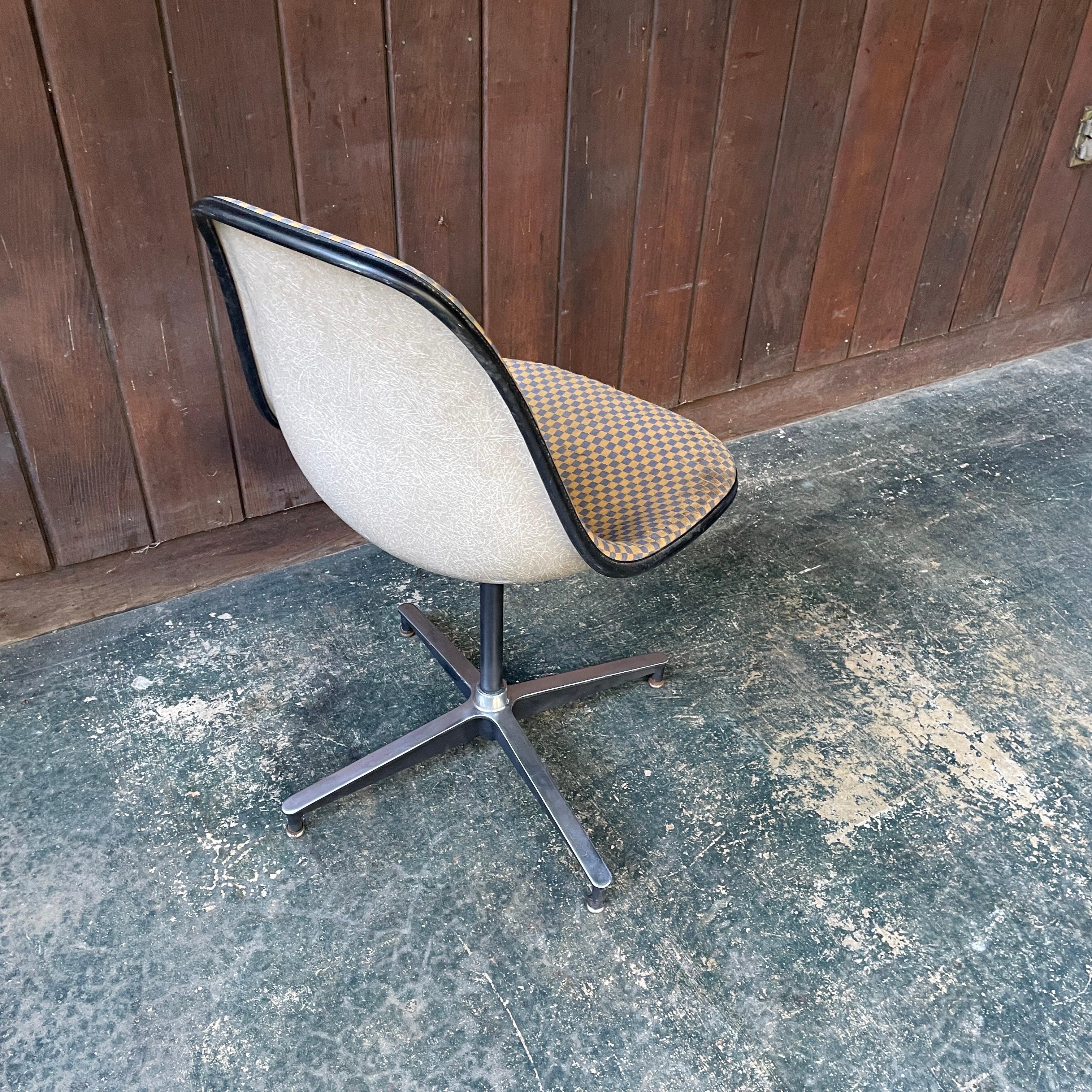 1950s Herman Miller Eames PSC Swivel Desk Chair, Alexander Girard Checkerboard For Sale 5