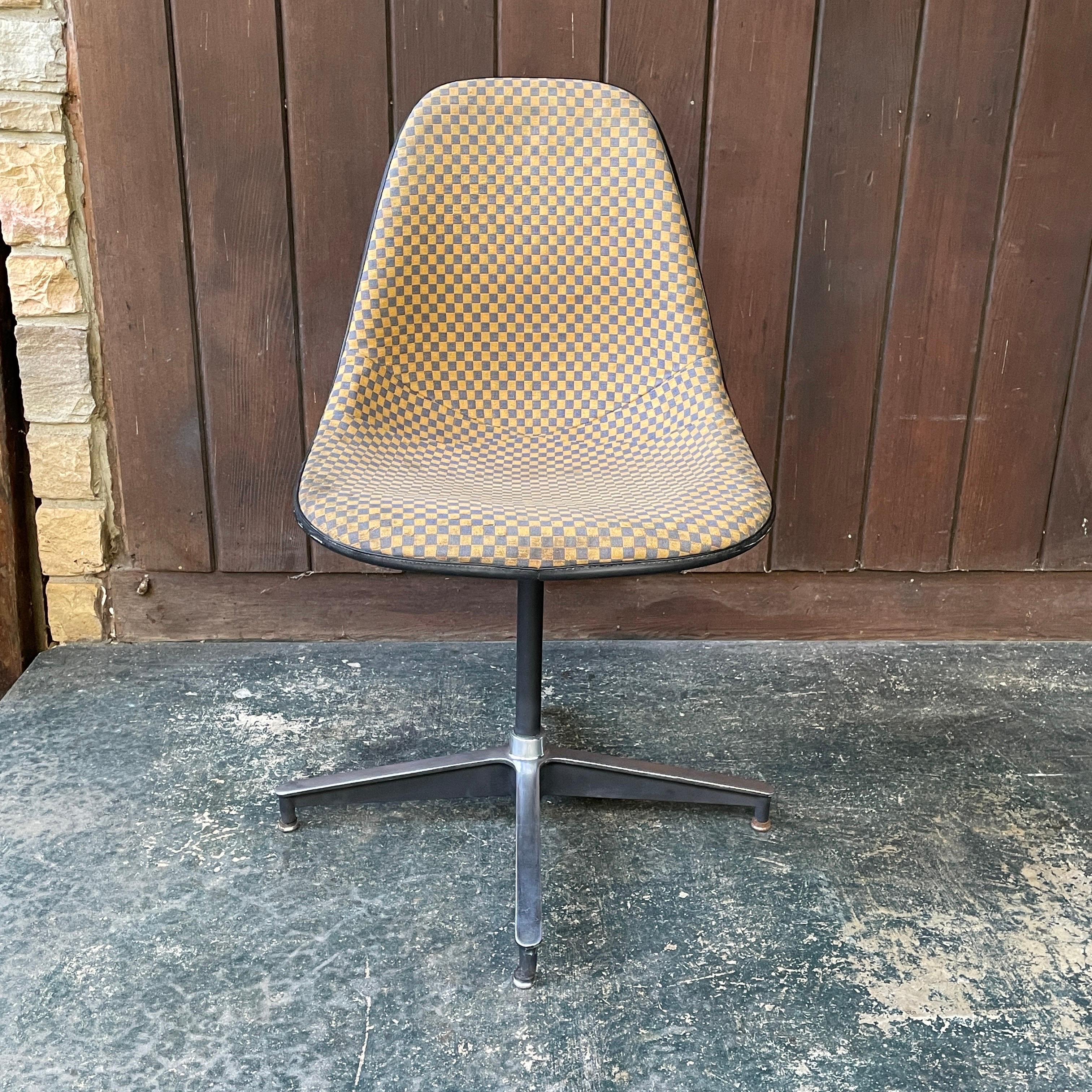 1950s Herman Miller Eames PSC Swivel Desk Chair, Alexander Girard Checkerboard In Distressed Condition For Sale In Hyattsville, MD