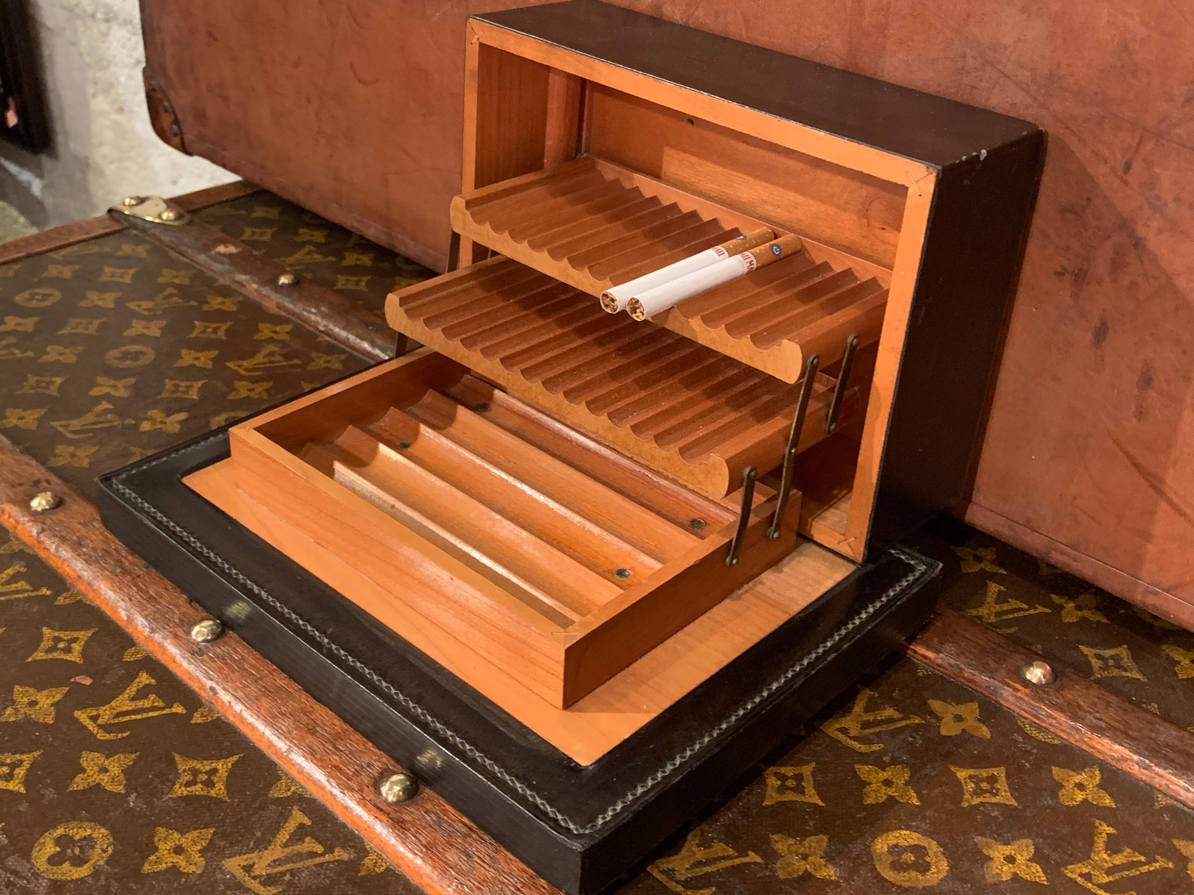 Rare 1950s Hermès cigars and cigarettes box, designed by Paul Dupré-Lafon (1900-1971)
Stamped Hermès/ Paris underneath
Black leather
A beautiful box to display on a desk in your office, with your daily cigarettes and cigars

Condition:
The