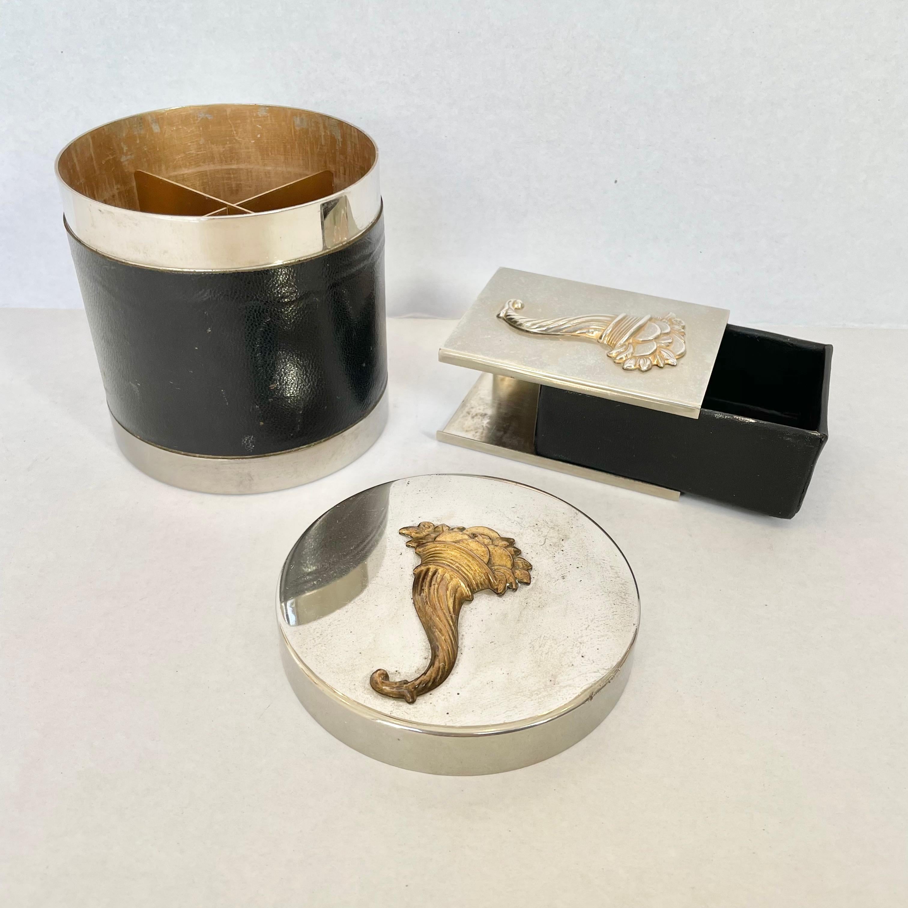 Classica scatola vintage di Hermès per fiammiferi e sigarette. Il portasigarette è pesante e avvolto in pelle. Coperchio decorativo Cornucopia (Corno dell'Abbondanza). Inserto in metallo rimovibile per organizzare le sigarette. Matchbox ha una