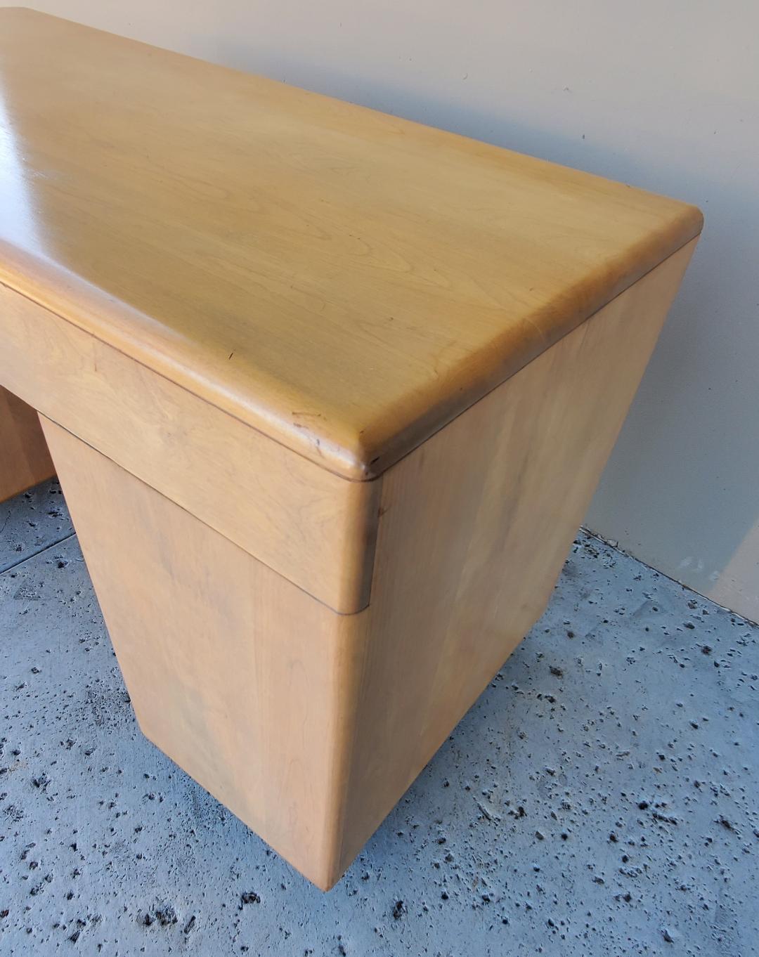 1950 Heywood Wakefield Desk Hardrock Maple Mid Century Modern Stamped 6 cassetti in vendita 3