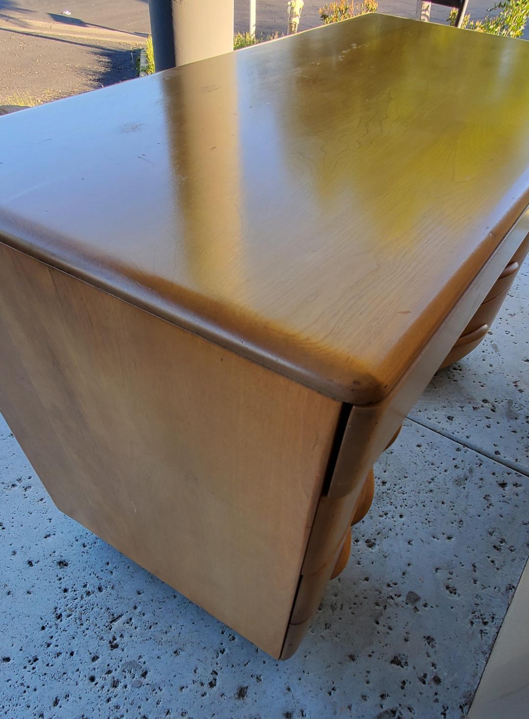 1950 Heywood Wakefield Desk Hardrock Maple Mid Century Modern Stamped 6 cassetti in vendita 4