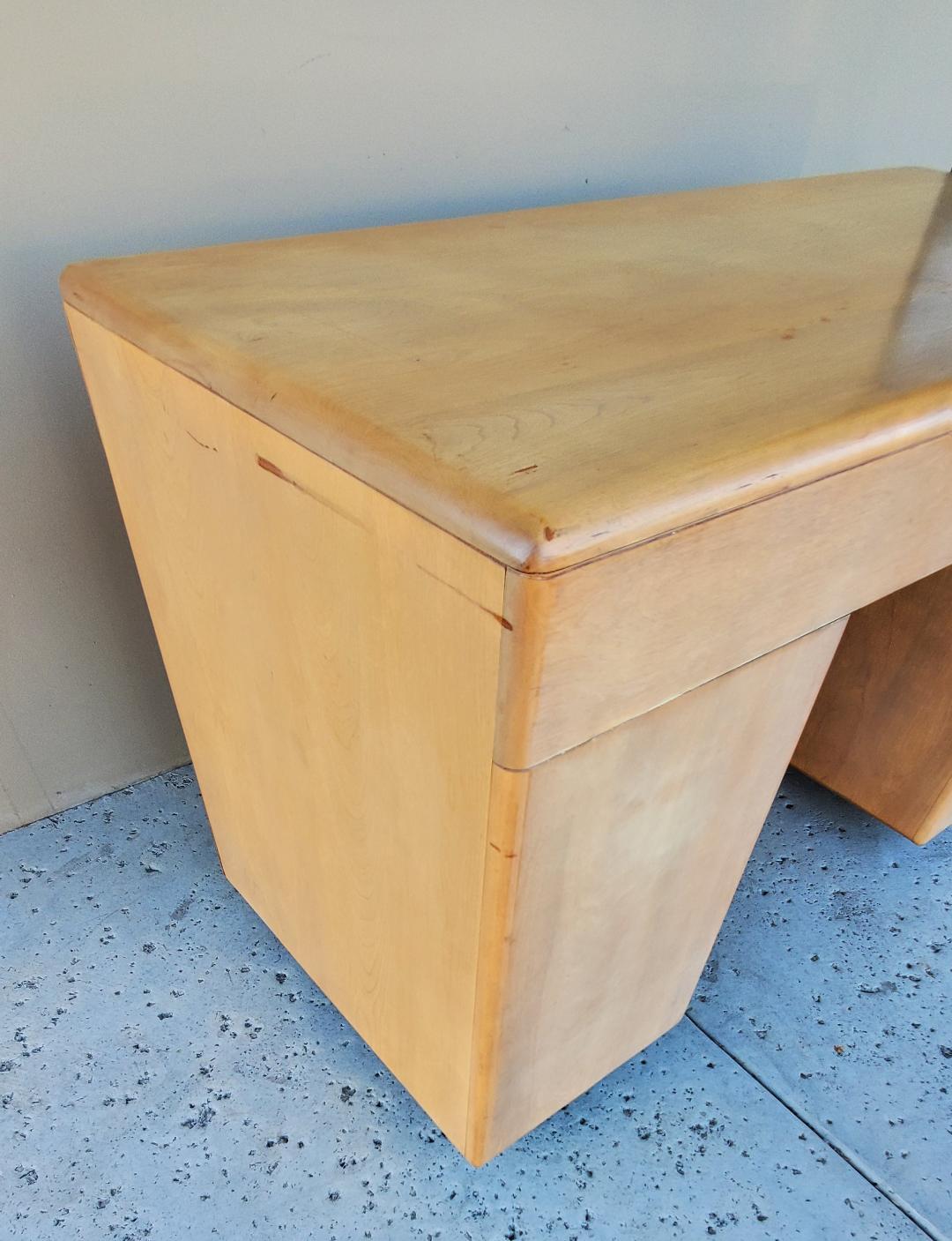 1950 Heywood Wakefield Desk Hardrock Maple Mid Century Modern Stamped 6 cassetti in vendita 5