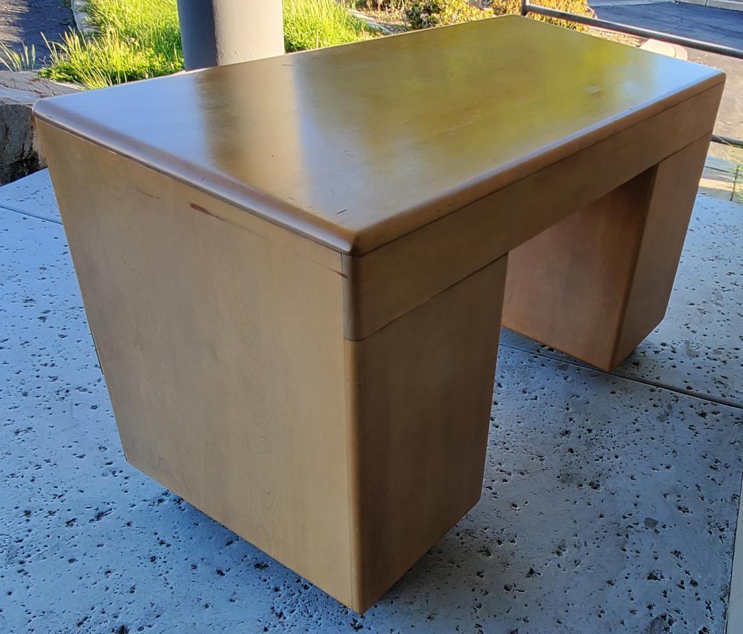 Mid-Century moderno 1950 Heywood Wakefield Desk Hardrock Maple Mid Century Modern Stamped 6 cassetti in vendita