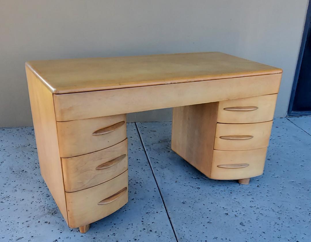 1950 Heywood Wakefield Desk Hardrock Maple Mid Century Modern Stamped 6 cassetti In condizioni buone in vendita a Monrovia, CA