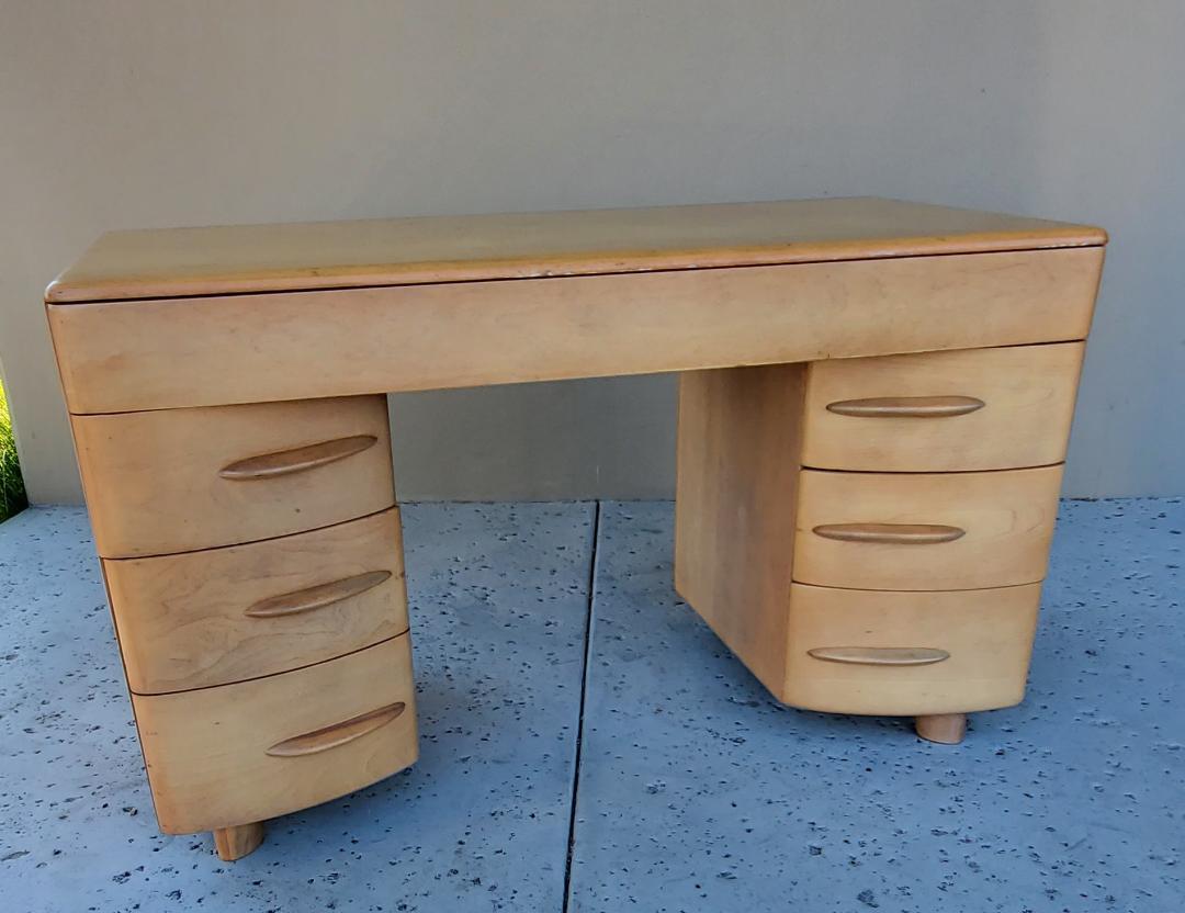 XX secolo 1950 Heywood Wakefield Desk Hardrock Maple Mid Century Modern Stamped 6 cassetti in vendita