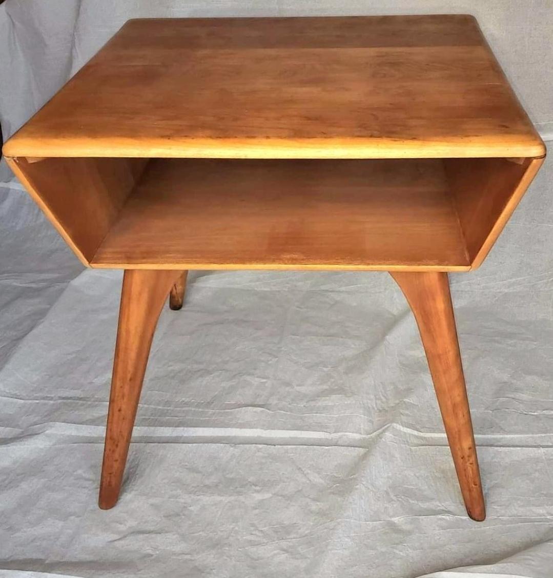 1950s sculptural atomic style.
Champagne finish.
From the Heywood Wakefield Encore line.
Solid birch.
Burned eagle logo.