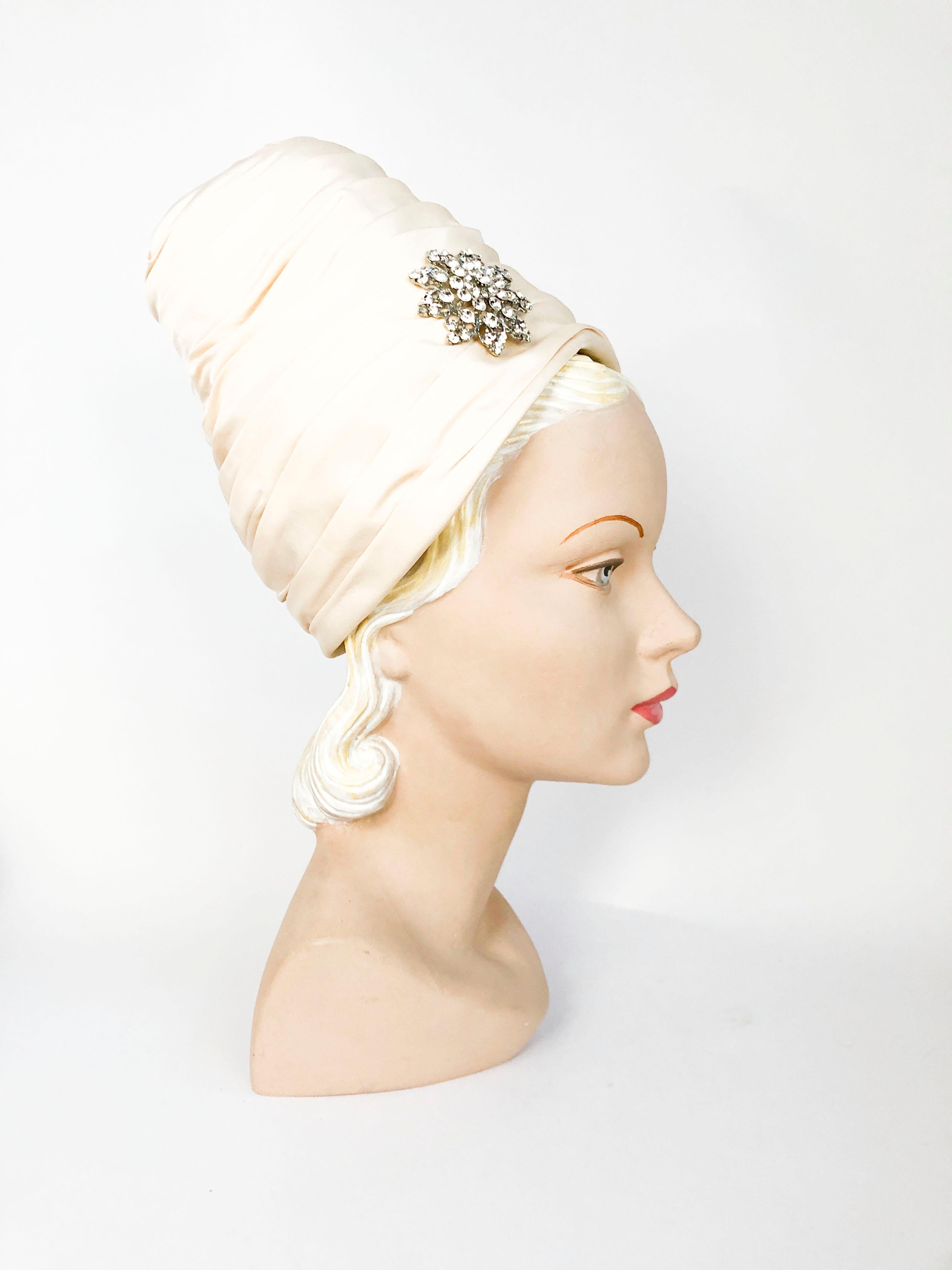 1950's High-Fashion Structured Turban in Cream Bone with Rhinestone Accent In Good Condition In San Francisco, CA