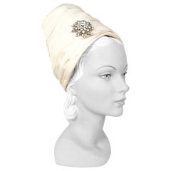 1950's High-Fashion Structured Turban in Cream Bone with Rhinestone Accent