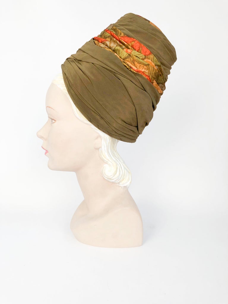 Beige 1950s High-Fashion Structured Turban in Olive and Tropical Print For Sale