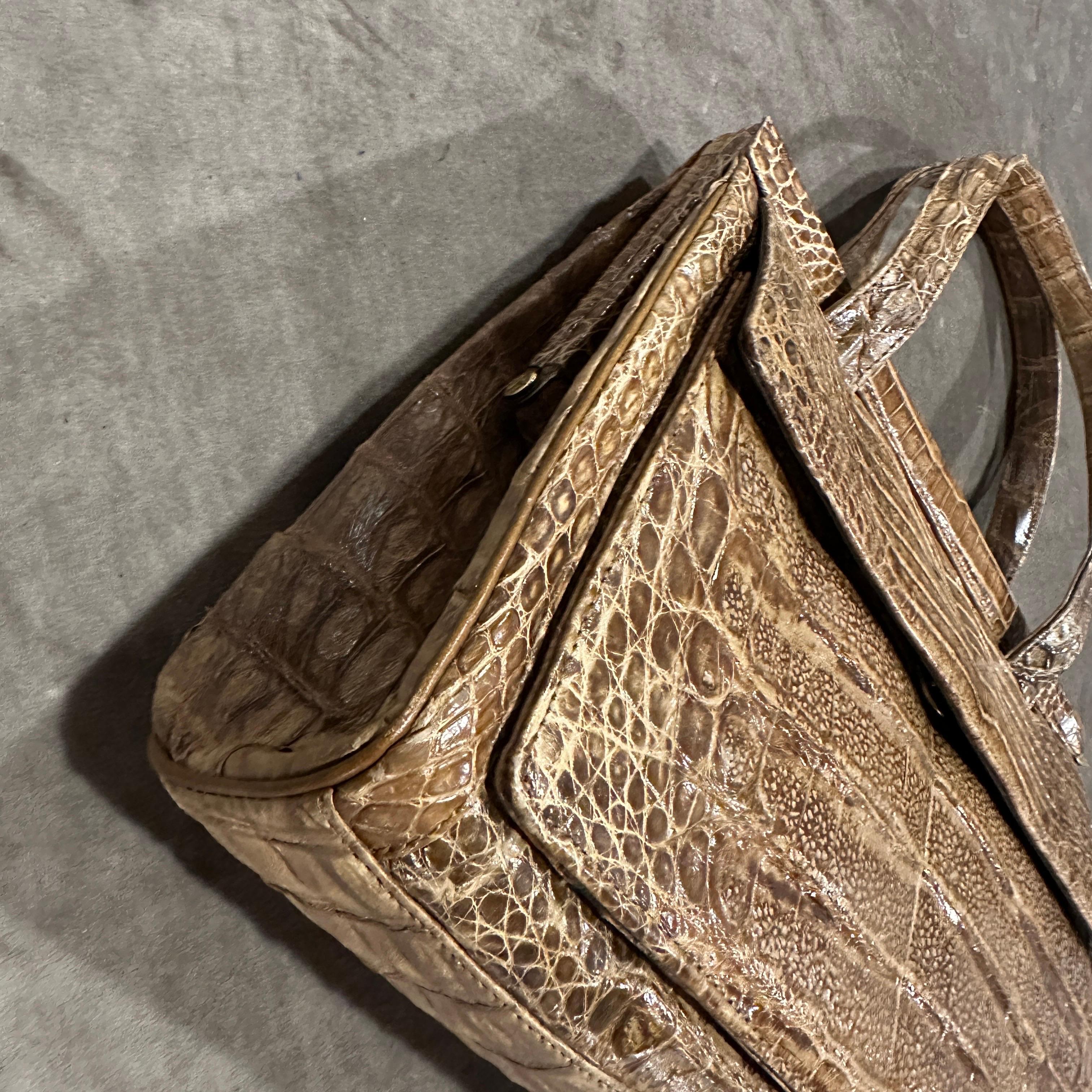 1950s Borsa di alta qualità in pelle marrone chiaro italiana con manico Top-Light in vendita 2