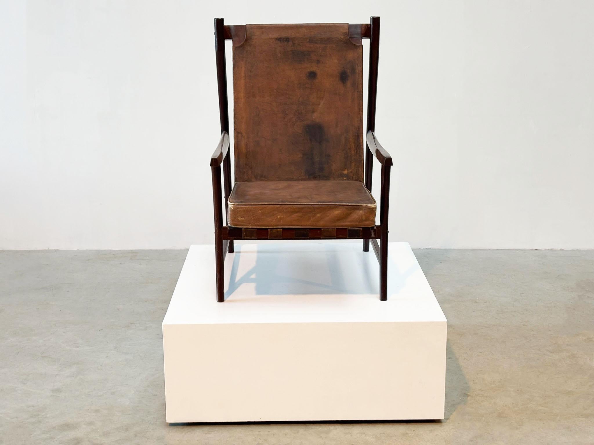 Cuir Chaise longue brésilienne à dossier haut des années 1950 en vente