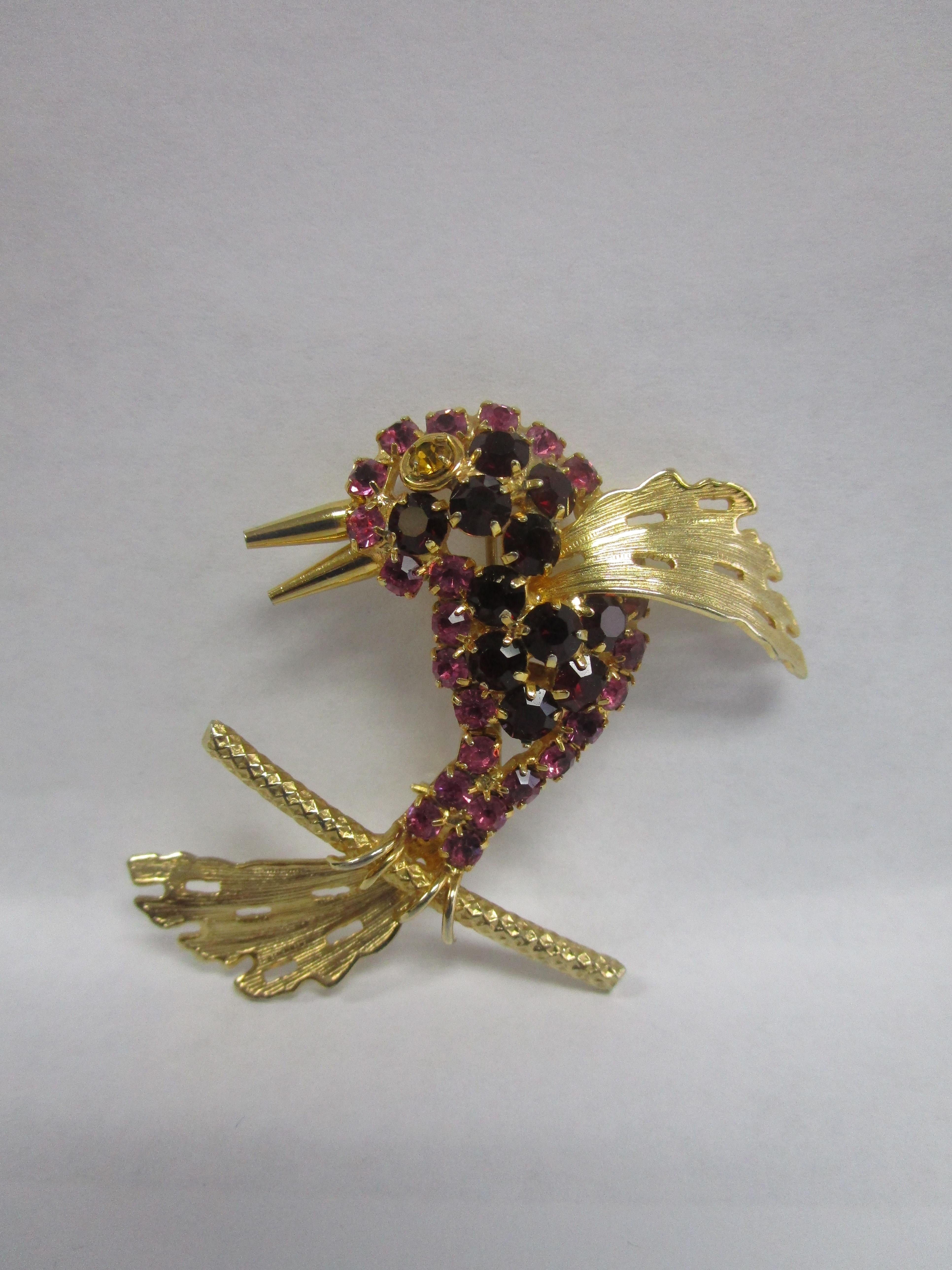 1950s Hobé Multicolor Rhinestone and Gold tone Hummingbird Brooch In Excellent Condition For Sale In Houston, TX