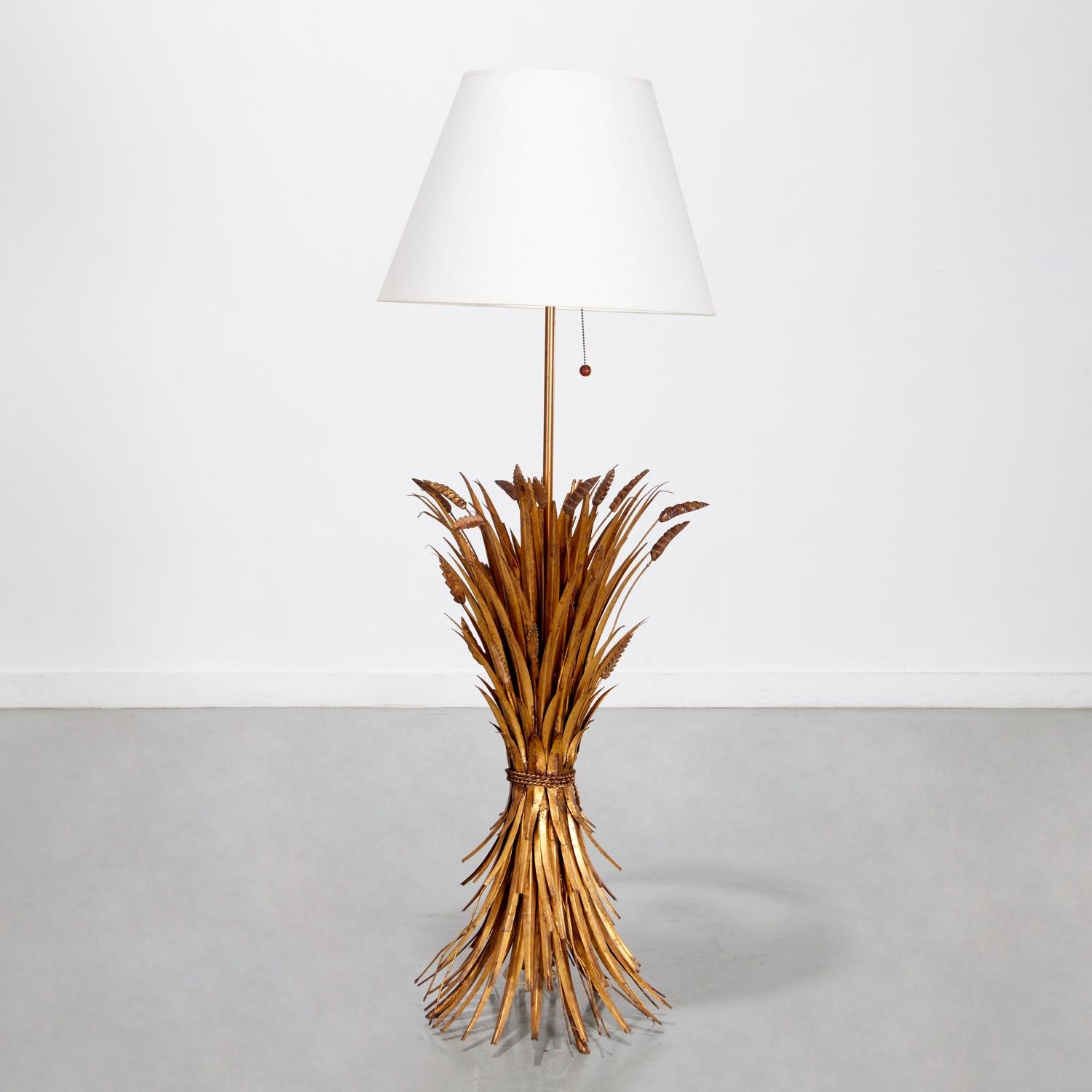 1950's Hollywood Regency Vergoldete Metall Wheatsheaf Stehlampe von Marbro Lamp Co. USA im Angebot 3