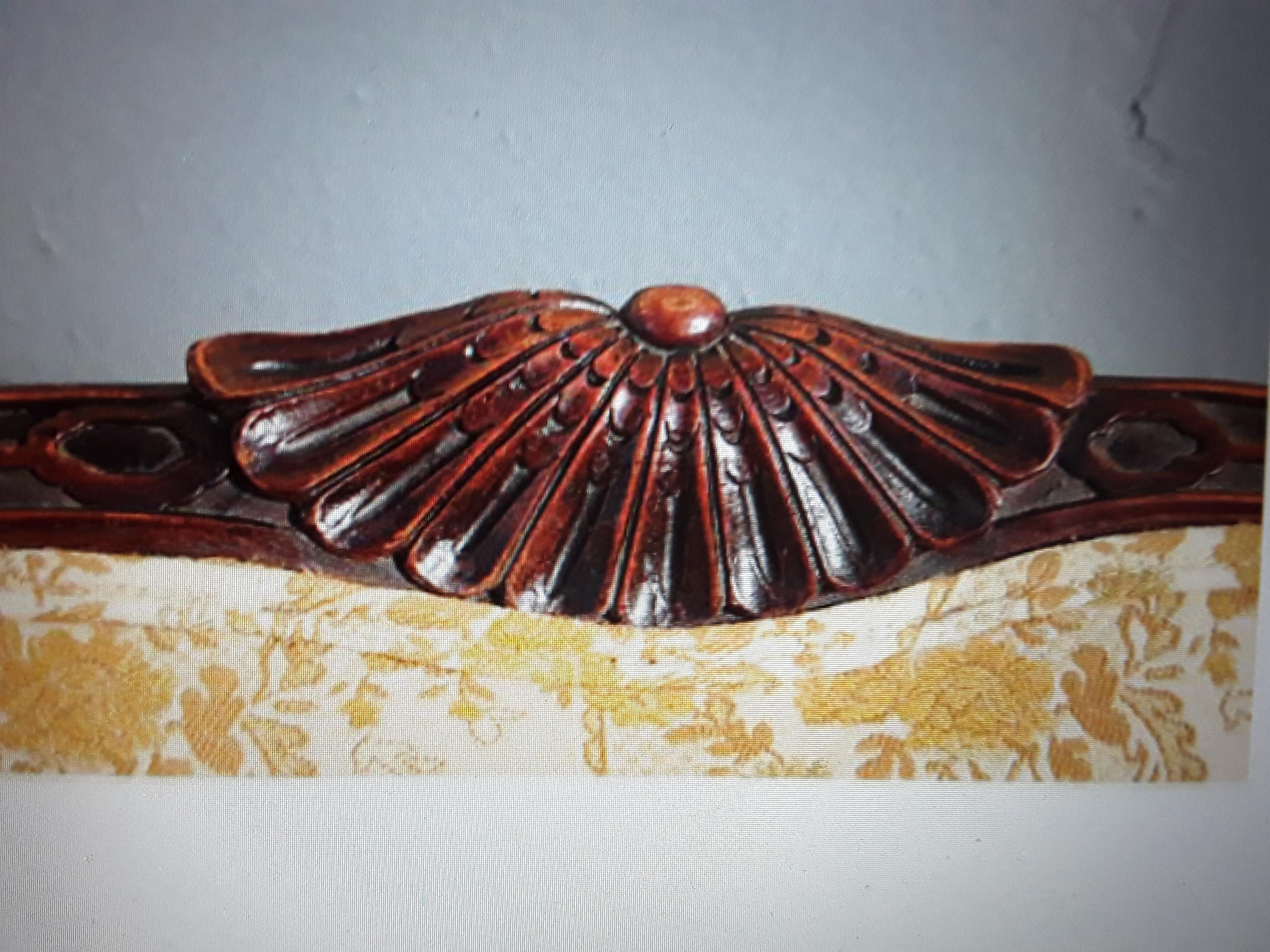 Bois Grand canapé Hollywood Regency des années 1950 sculpté de manière experte Chinoiserie/Asie en vente