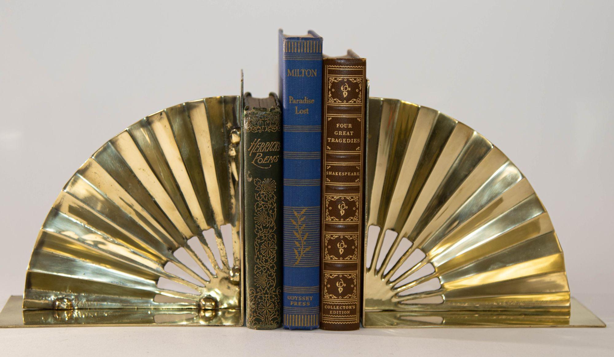 1950s Hollywood Regency Solid Polished Brass Bookends Asian Fan Shaped In Good Condition For Sale In North Hollywood, CA