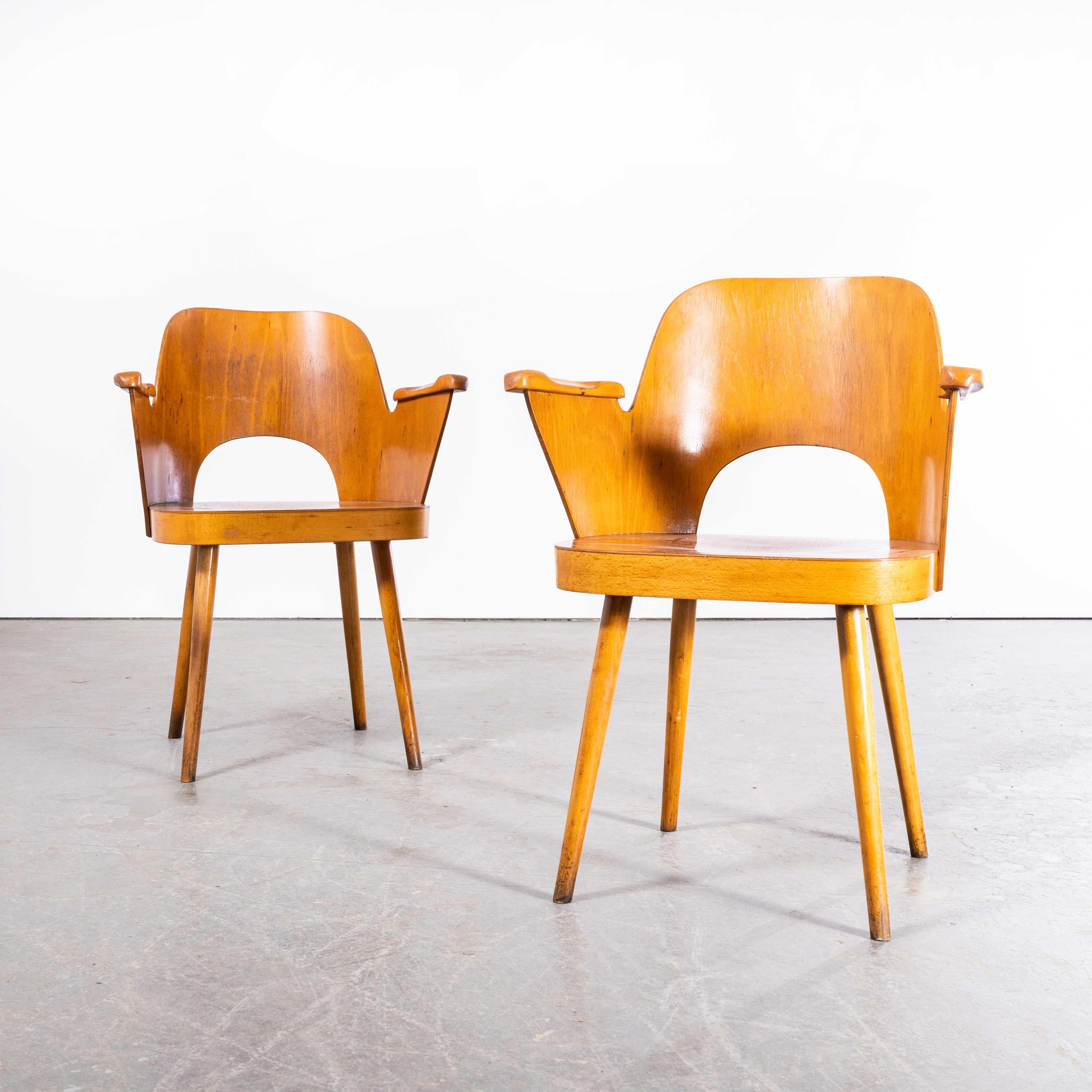 Sessel aus honigfarbener Buche aus den 1950er Jahren – Oswald Haerdtl, Modell 515, Paar (2454) (Tschechisch) im Angebot